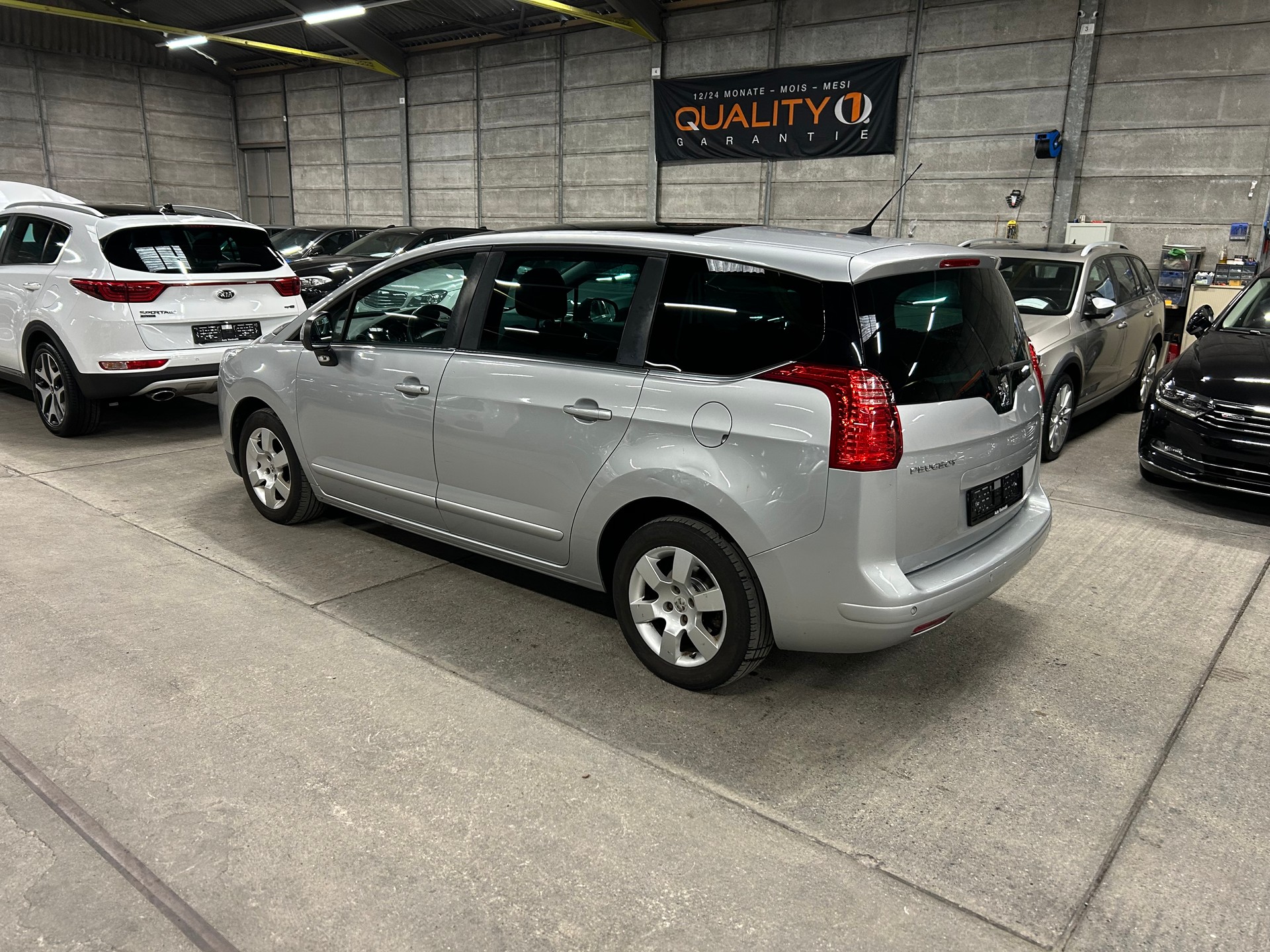 PEUGEOT 5008 1.6 HDI Business-image-6