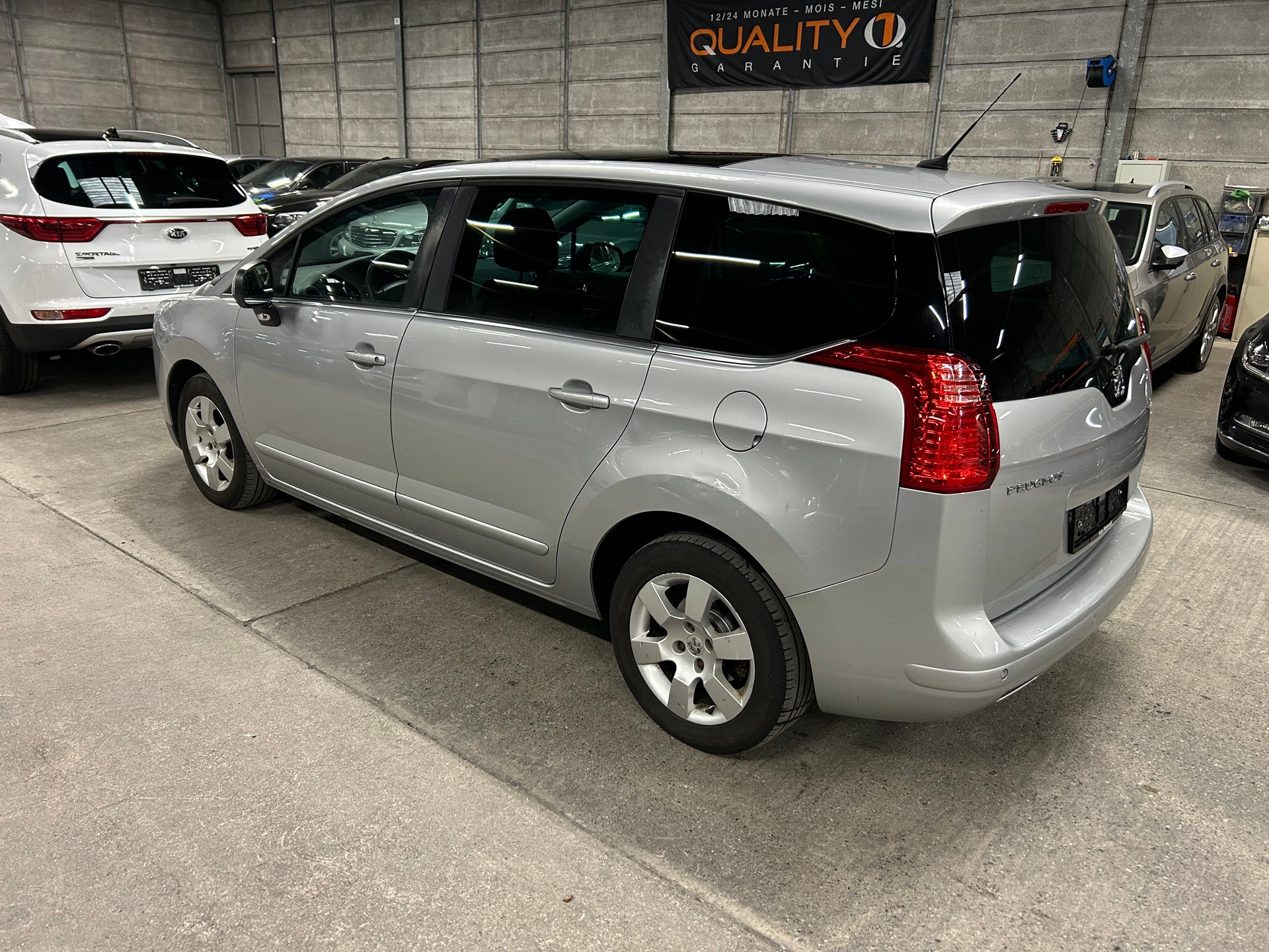 PEUGEOT 5008 1.6 HDI Business-image-5