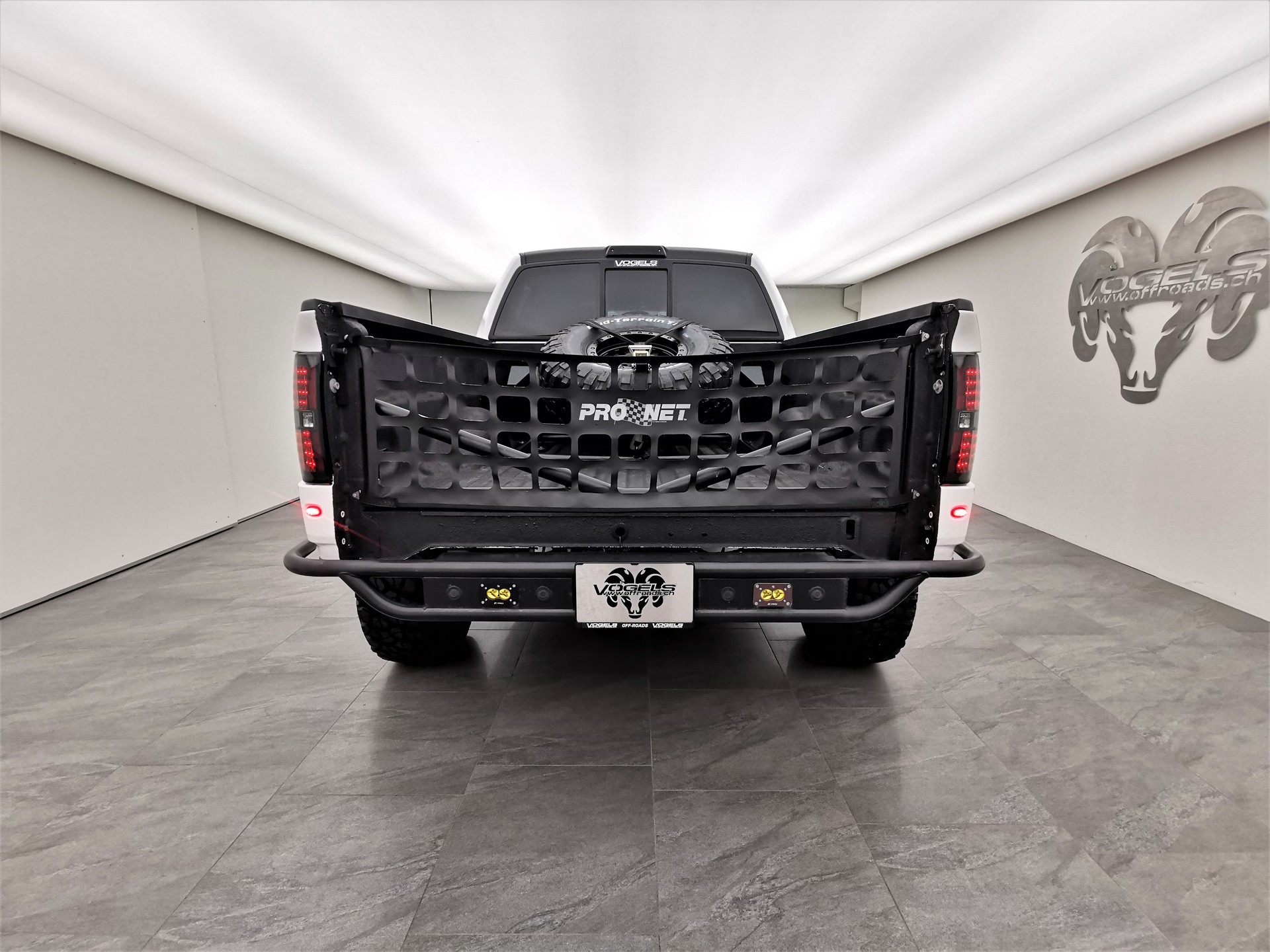 FORD F-150 SVT Raptor SuperCrew 6.2-image-5