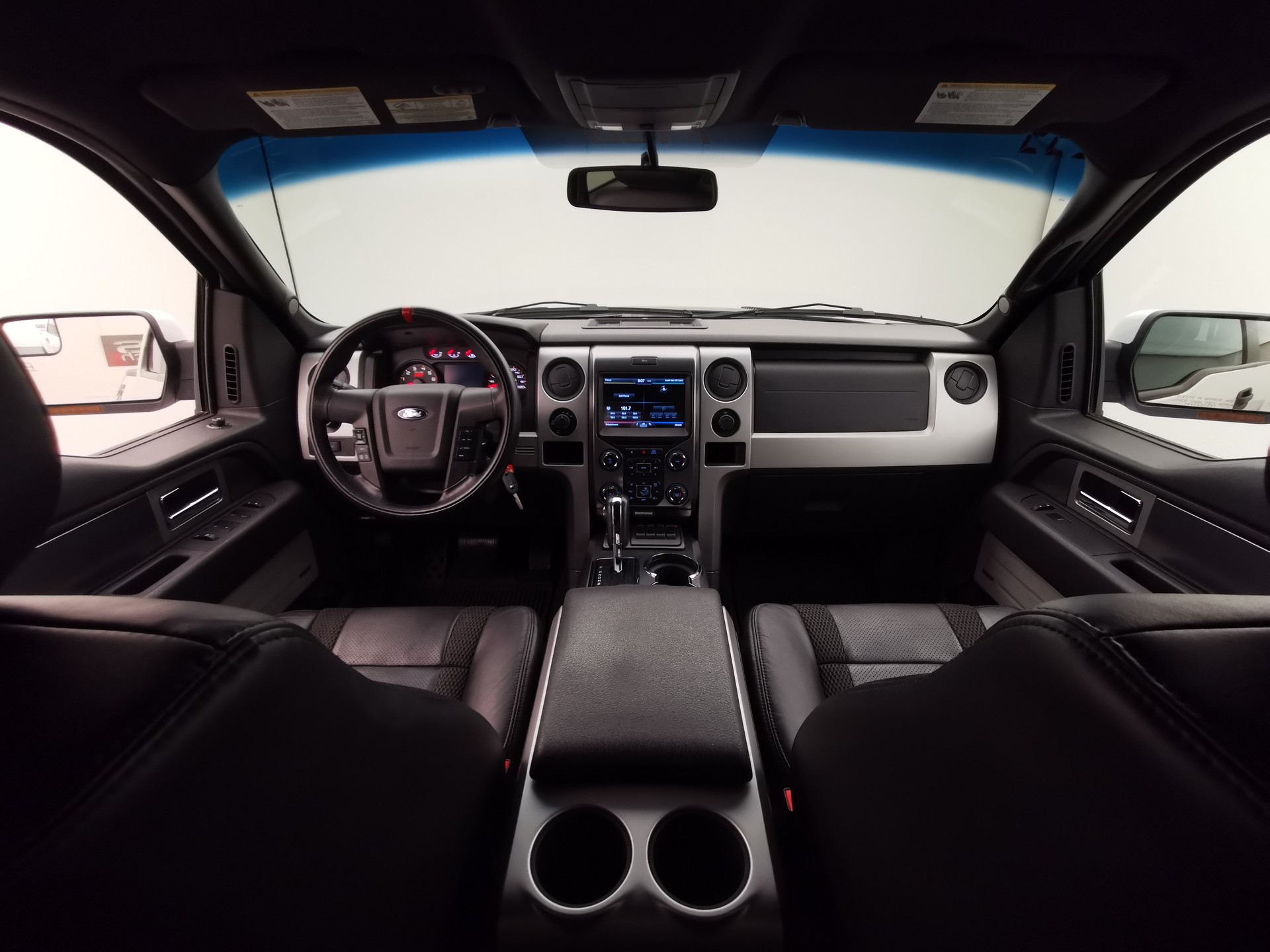 FORD F-150 SVT Raptor SuperCrew 6.2-image-11