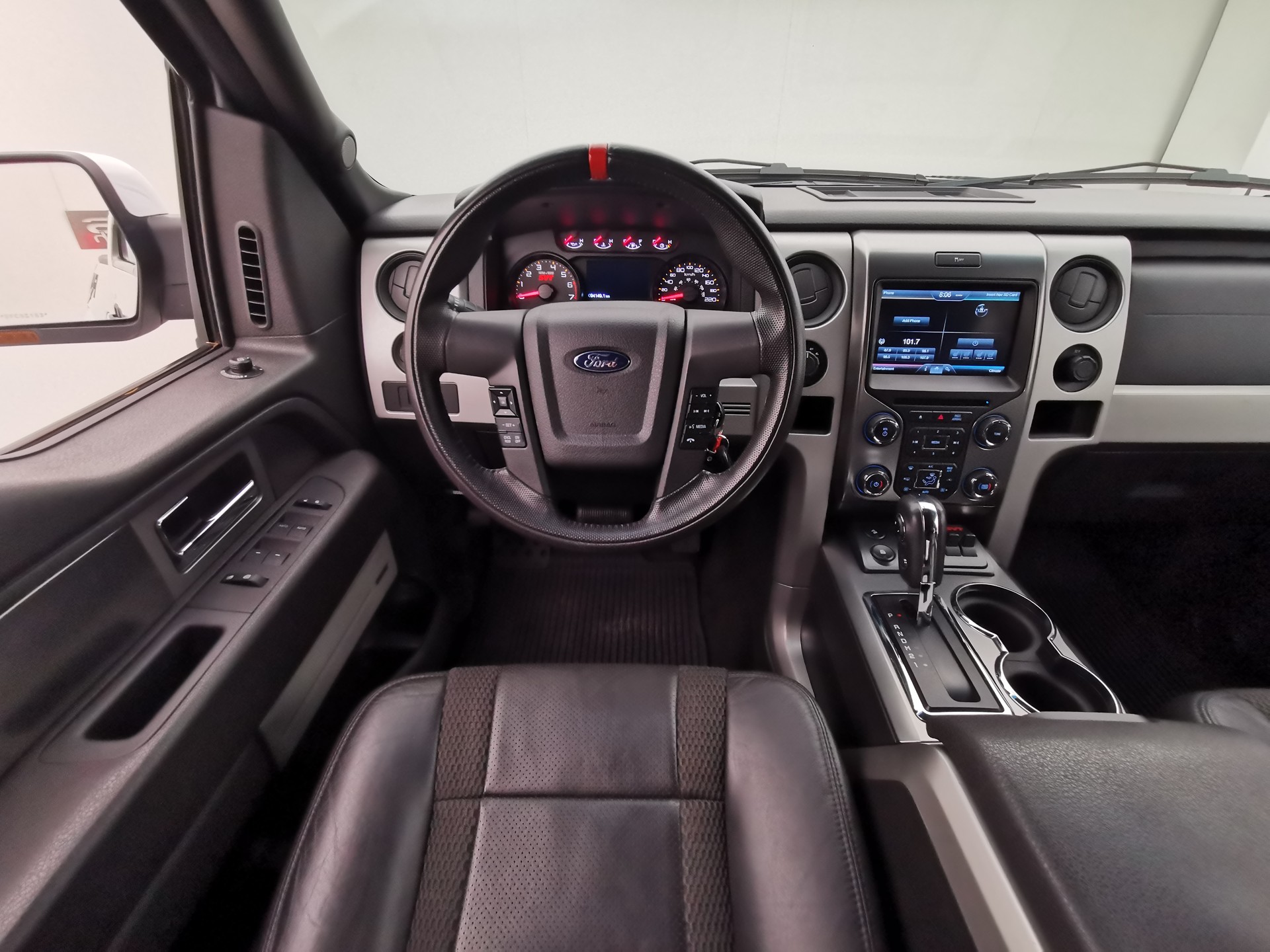 FORD F-150 SVT Raptor SuperCrew 6.2-image-12