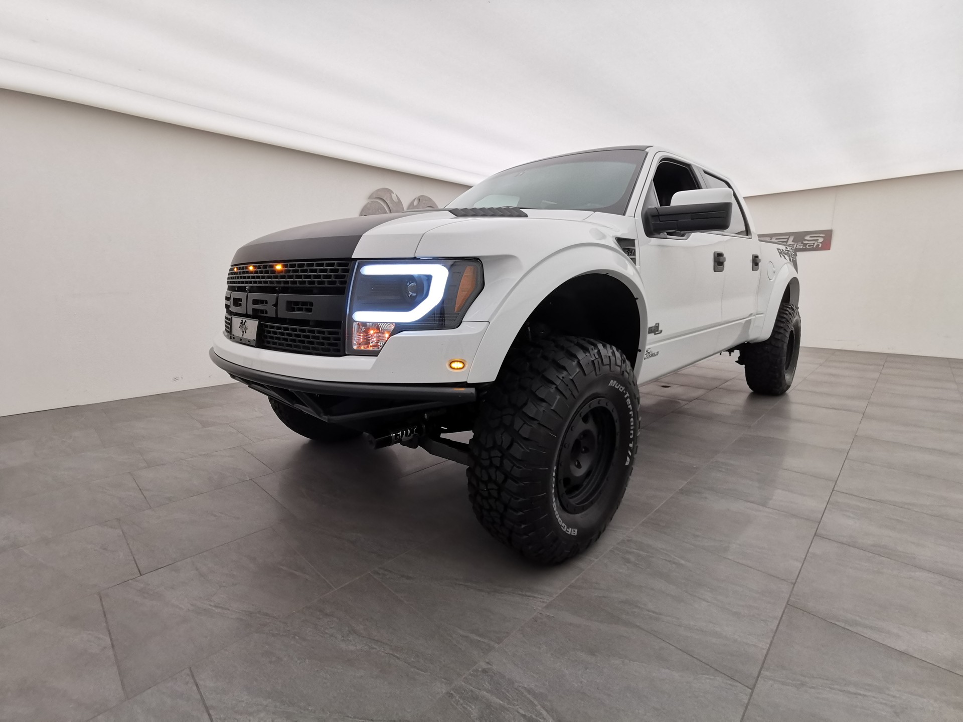 FORD F-150 SVT Raptor SuperCrew 6.2-image-1