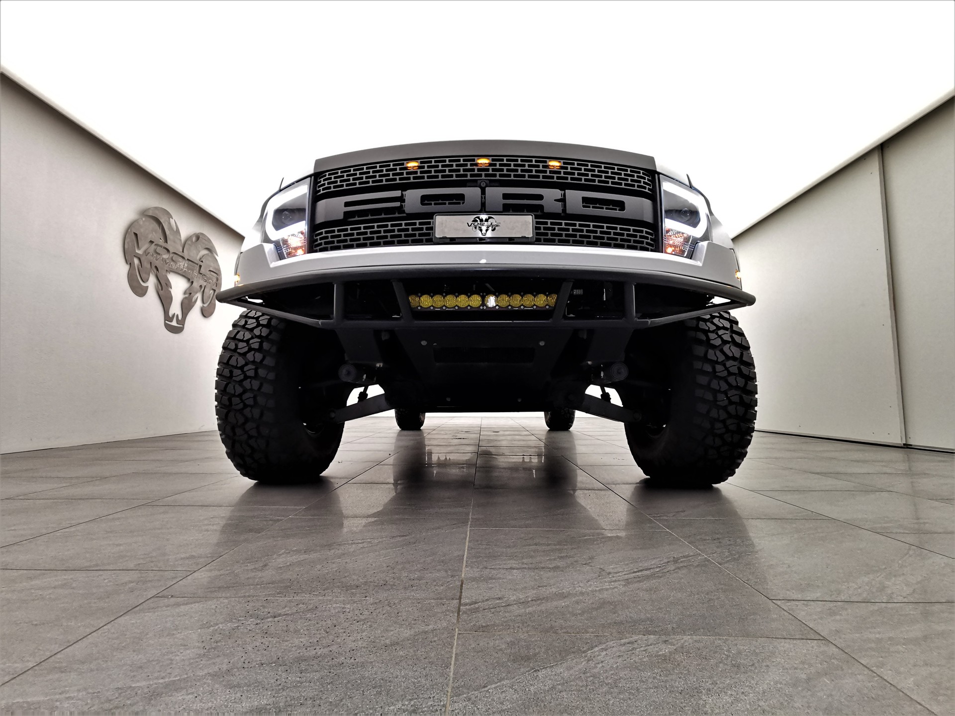 FORD F-150 SVT Raptor SuperCrew 6.2-image-7