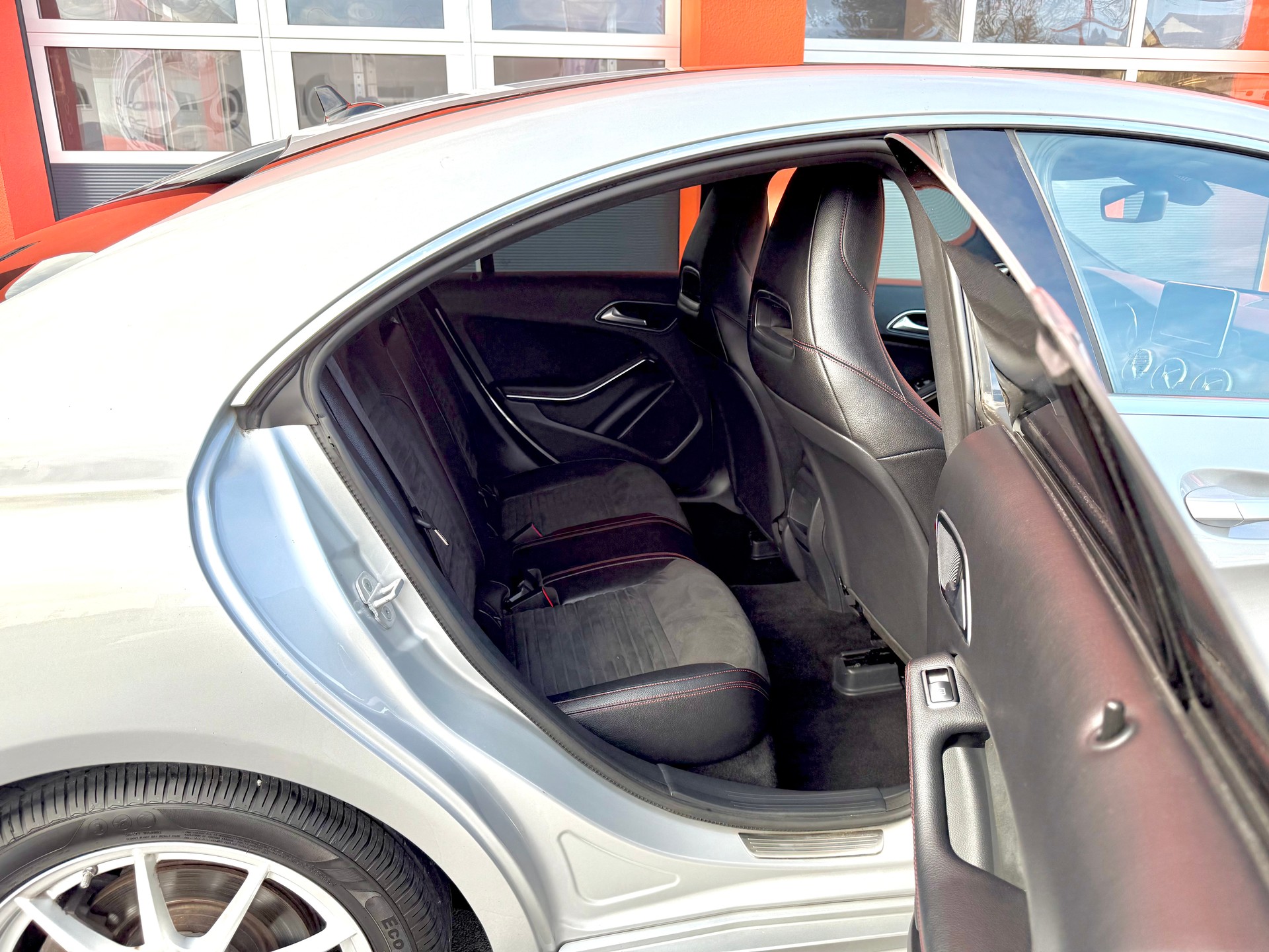MERCEDES-BENZ CLA 250 AMG Line 7G-DCT 4Matic-image-11