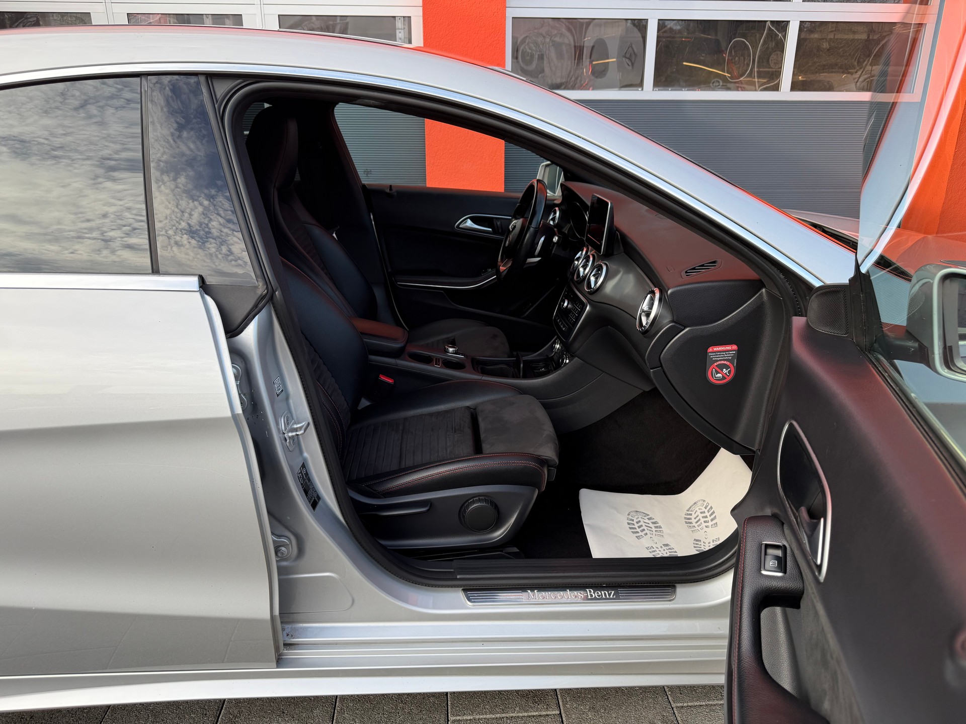 MERCEDES-BENZ CLA 250 AMG Line 7G-DCT 4Matic-image-10