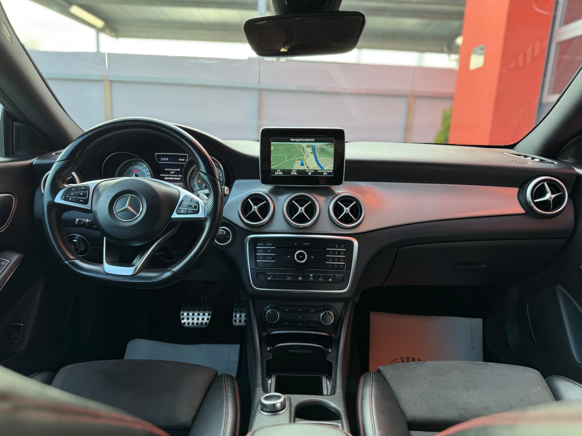 MERCEDES-BENZ CLA 250 AMG Line 7G-DCT 4Matic-image-5