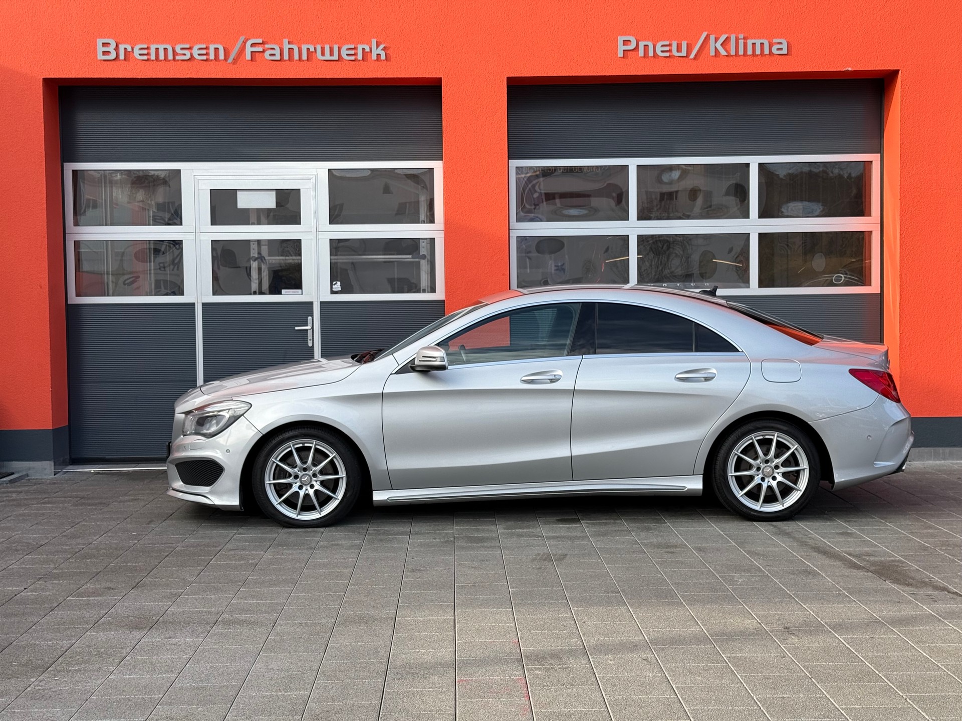 MERCEDES-BENZ CLA 250 AMG Line 7G-DCT 4Matic-image-1