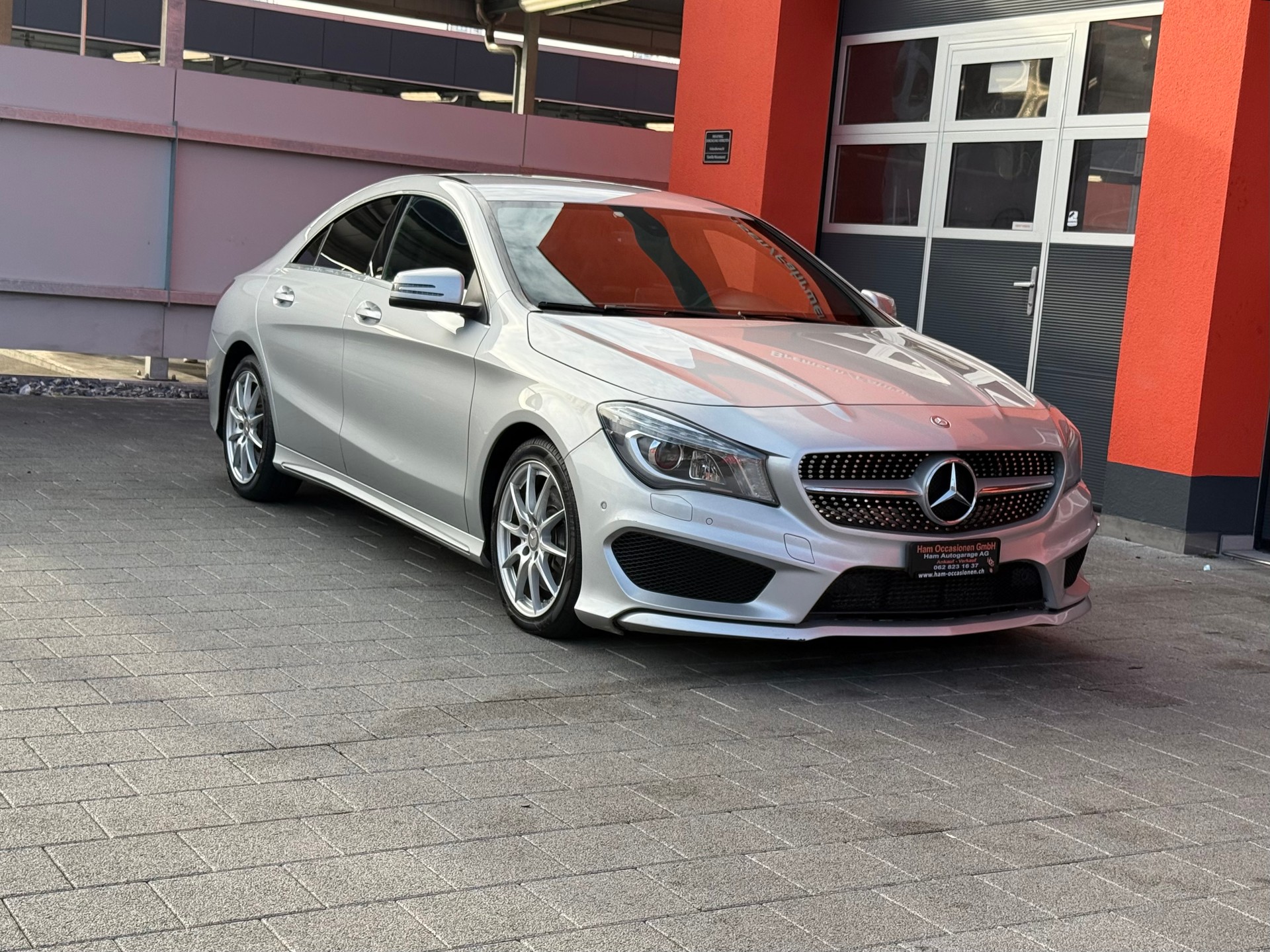MERCEDES-BENZ CLA 250 AMG Line 7G-DCT 4Matic-image-4