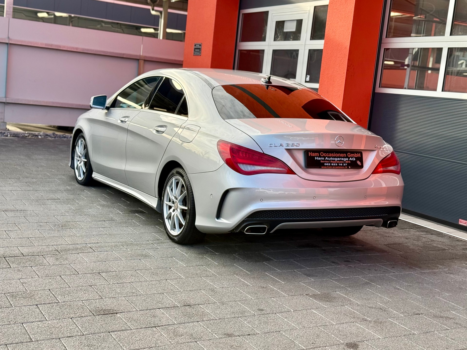 MERCEDES-BENZ CLA 250 AMG Line 7G-DCT 4Matic-image-2