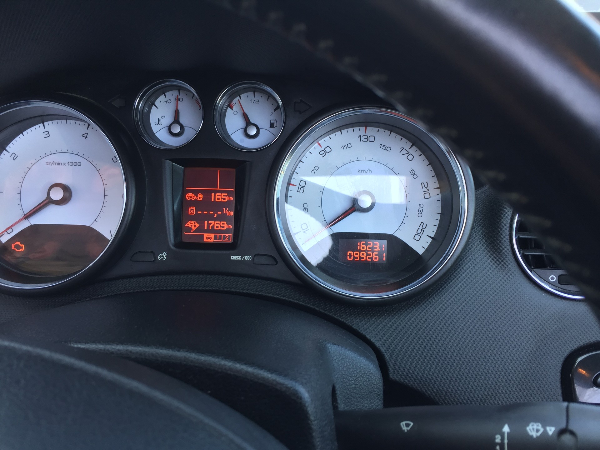 PEUGEOT 308 CC 1.6 16V Turbo Allure-image-10