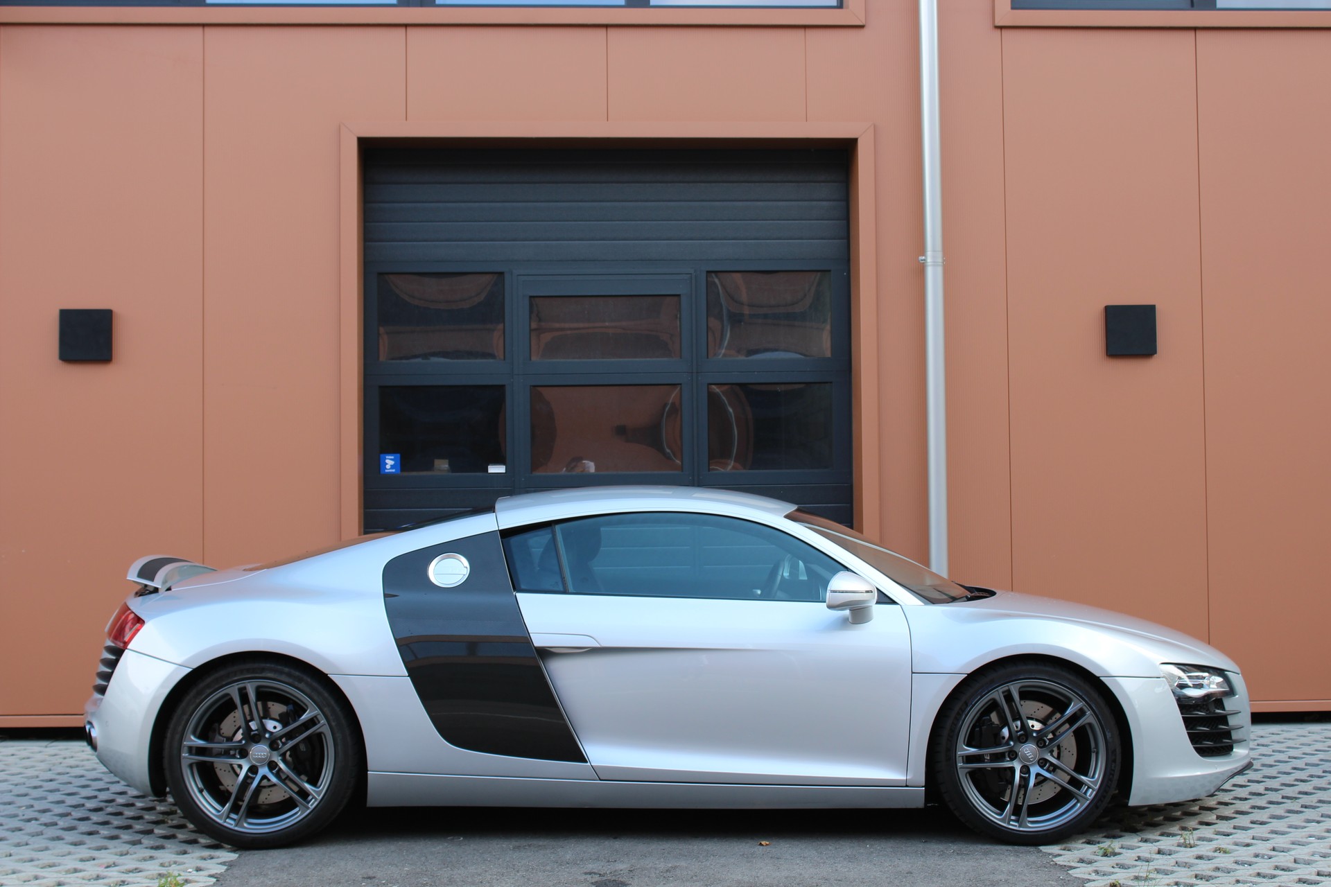 AUDI R8 Coupé 4.2 Boite Mécanique " Sidebalde Carbone * Intérieur Carbone * Cuir * GPS * Caméra * Bang & Olufsen * Bluetooth"-image-5