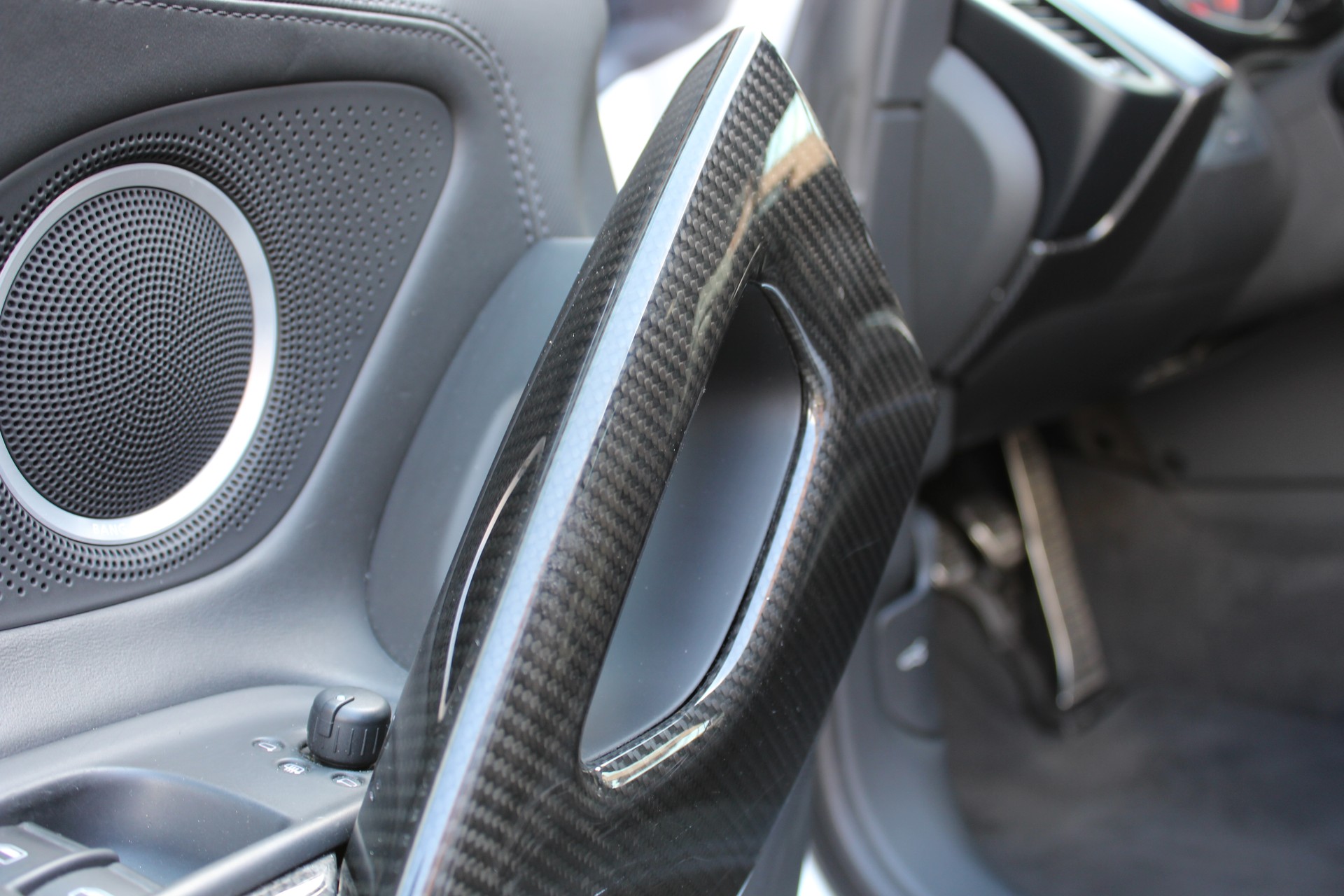 AUDI R8 Coupé 4.2 Boite Mécanique " Sidebalde Carbone * Intérieur Carbone * Cuir * GPS * Caméra * Bang & Olufsen * Bluetooth"-image-15