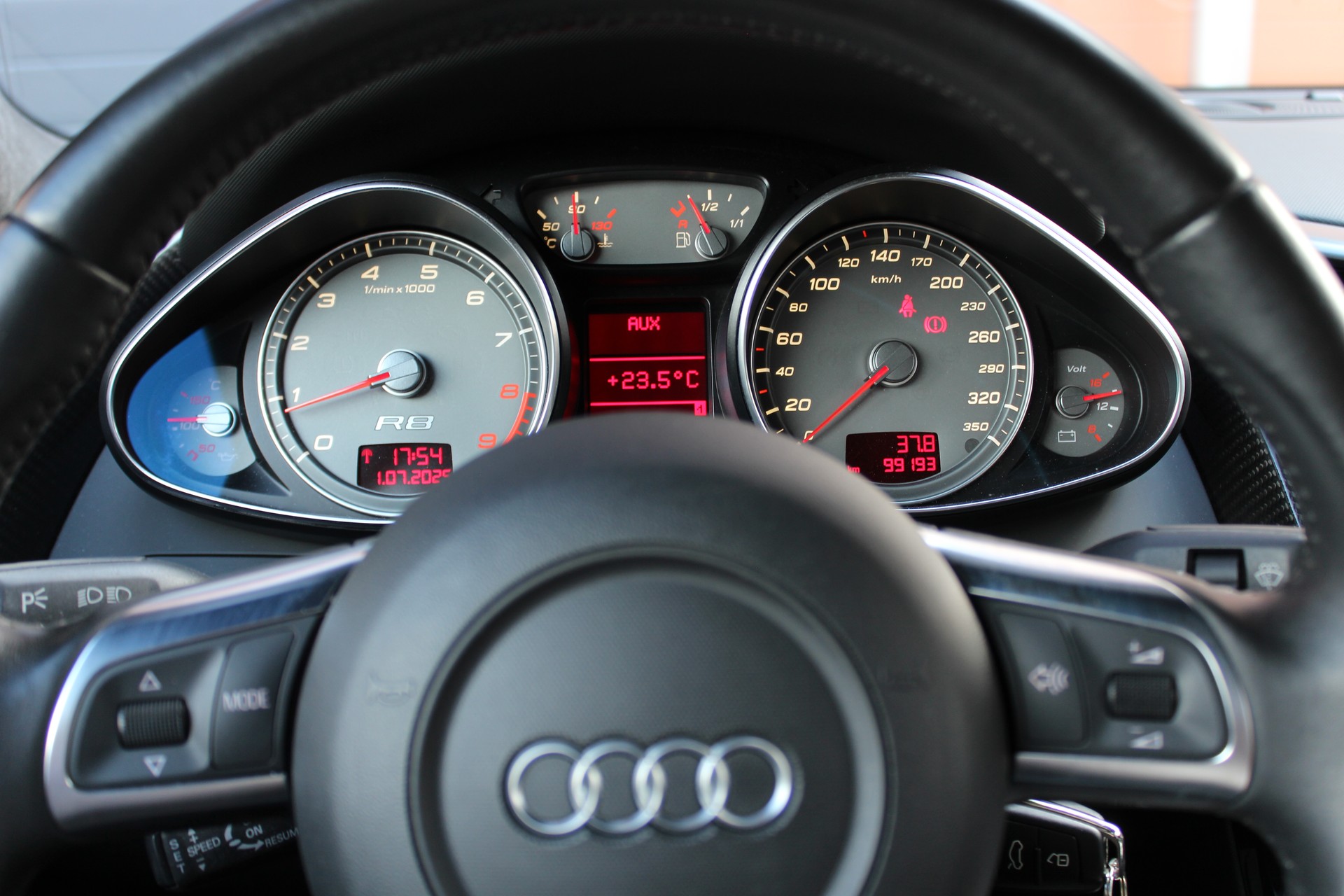 AUDI R8 Coupé 4.2 Boite Mécanique " Sidebalde Carbone * Intérieur Carbone * Cuir * GPS * Caméra * Bang & Olufsen * Bluetooth"-image-11