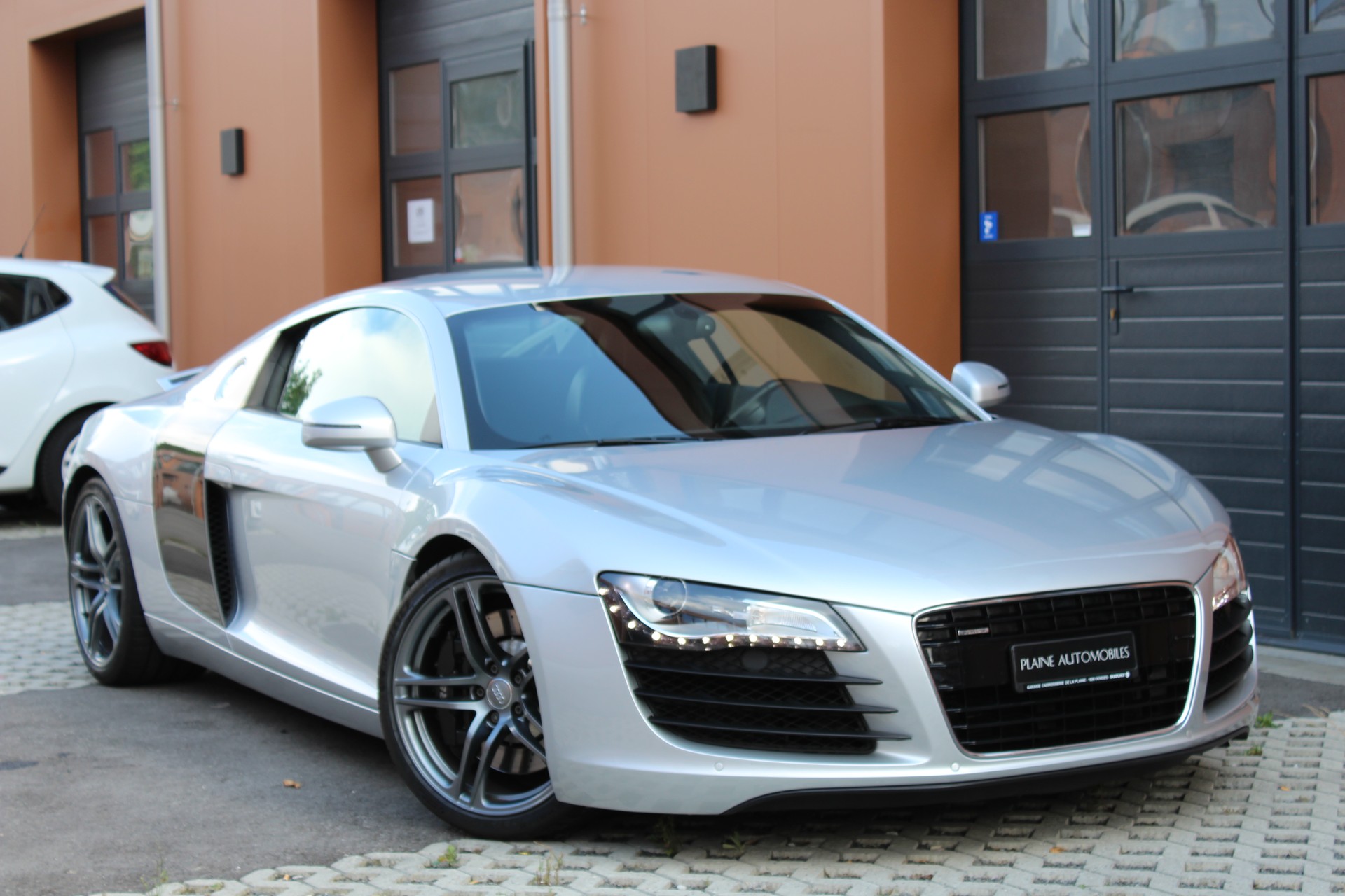 AUDI R8 Coupé 4.2 Boite Mécanique " Sidebalde Carbone * Intérieur Carbone * Cuir * GPS * Caméra * Bang & Olufsen * Bluetooth"-image-1