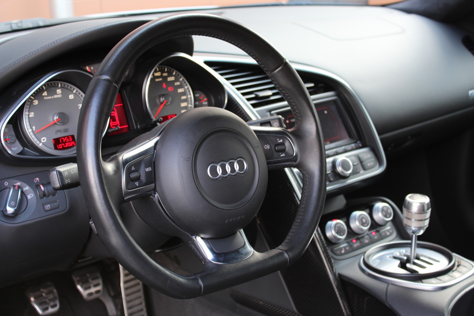AUDI R8 Coupé 4.2 Boite Mécanique " Sidebalde Carbone * Intérieur Carbone * Cuir * GPS * Caméra * Bang & Olufsen * Bluetooth"-image-10