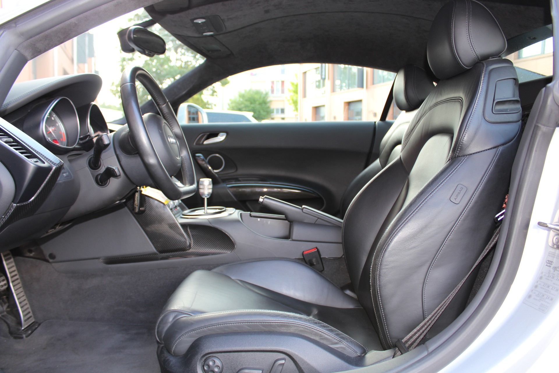 AUDI R8 Coupé 4.2 Boite Mécanique " Sidebalde Carbone * Intérieur Carbone * Cuir * GPS * Caméra * Bang & Olufsen * Bluetooth"-image-26