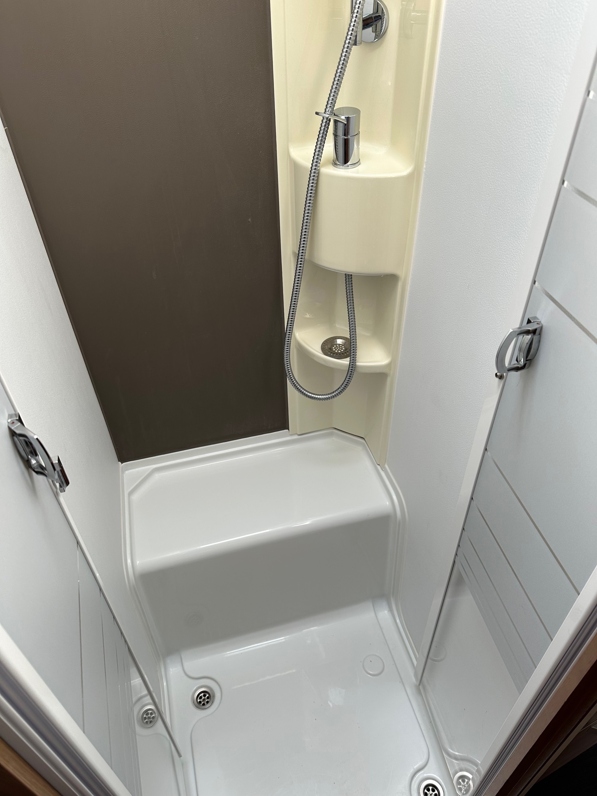 ADRIA Coral Axess S 670 SL-image-15