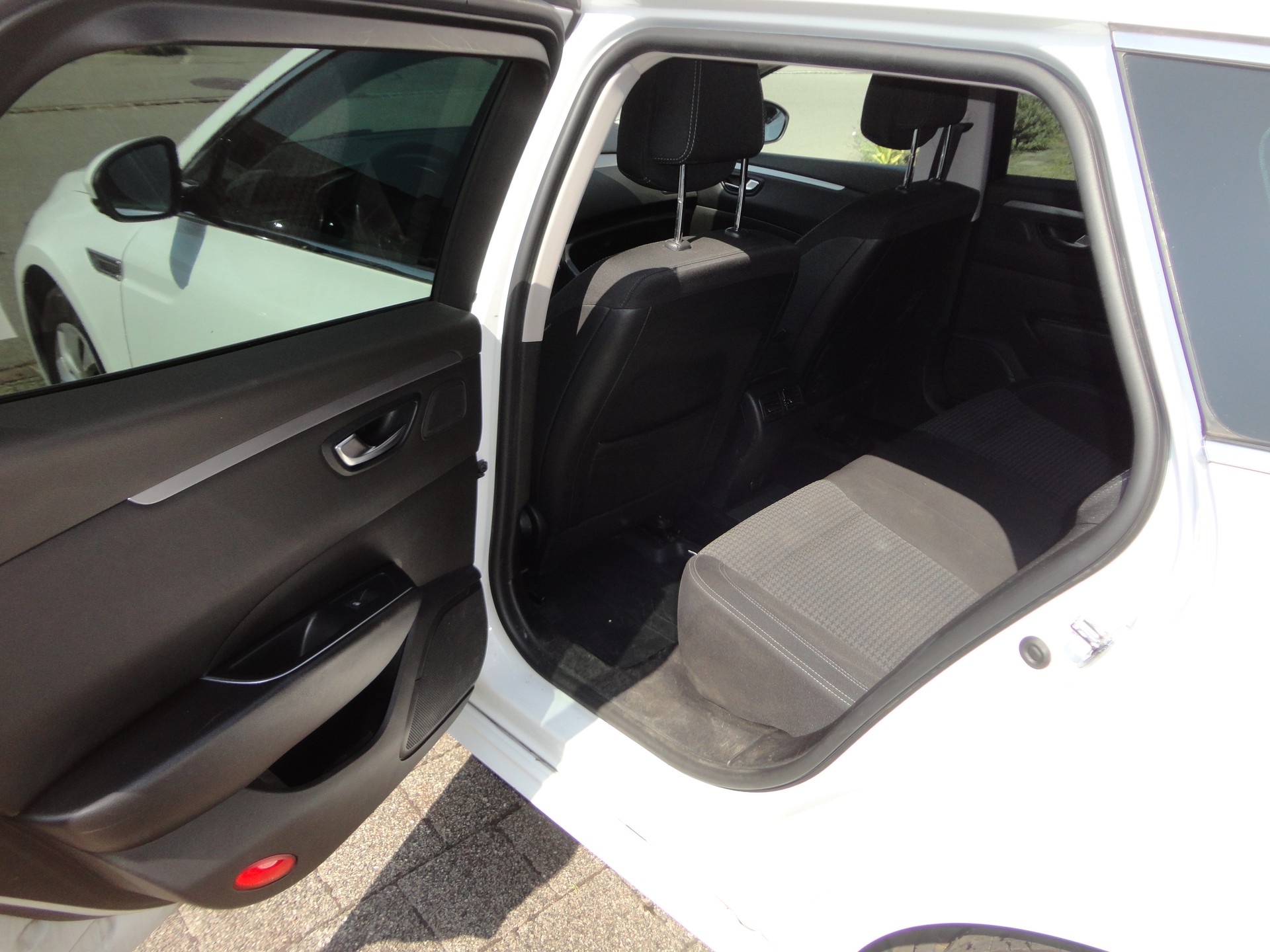RENAULT Talisman Grandtour 1.6 dCi Business Line EDC-image-9