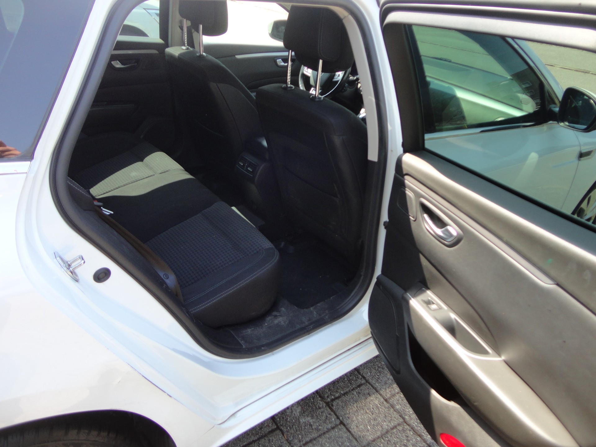 RENAULT Talisman Grandtour 1.6 dCi Business Line EDC-image-11