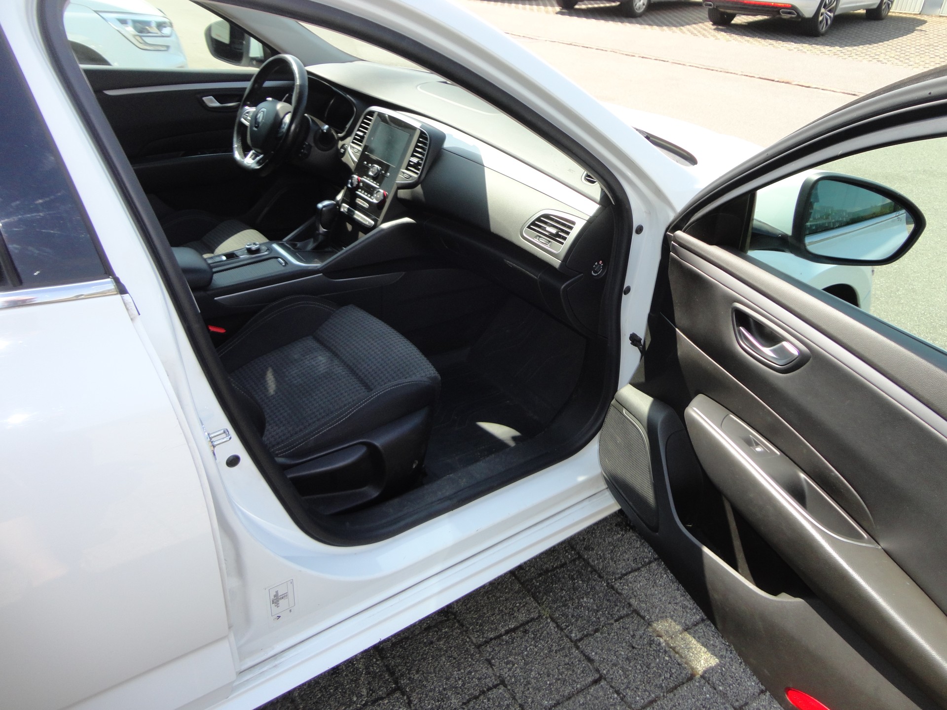 RENAULT Talisman Grandtour 1.6 dCi Business Line EDC-image-12