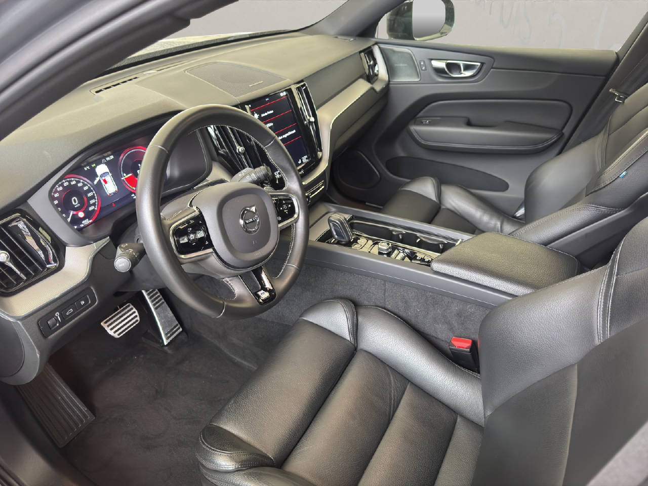 VOLVO XC60 2.0 T8 TE R-Design eAWD-image-9