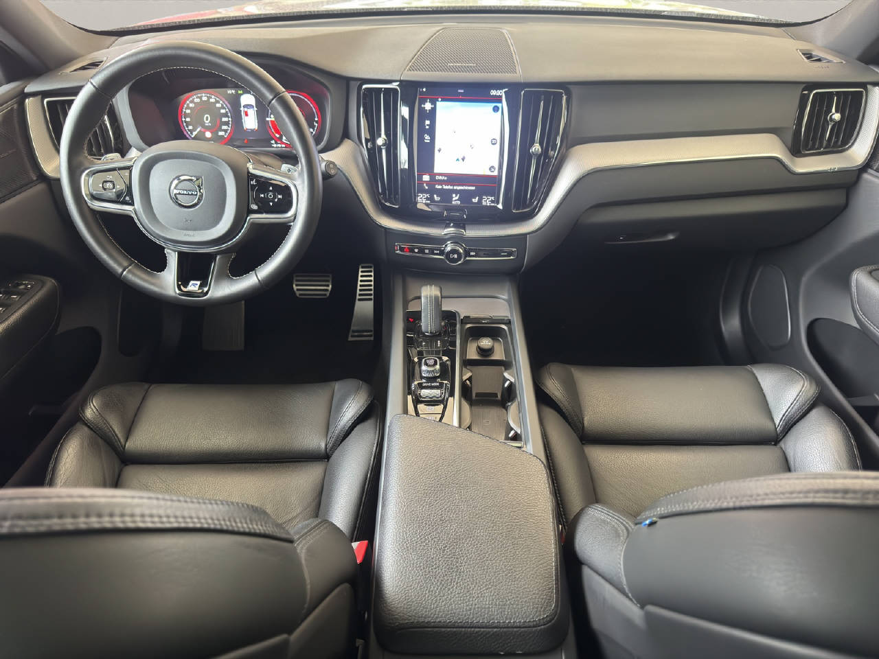VOLVO XC60 2.0 T8 TE R-Design eAWD-image-10