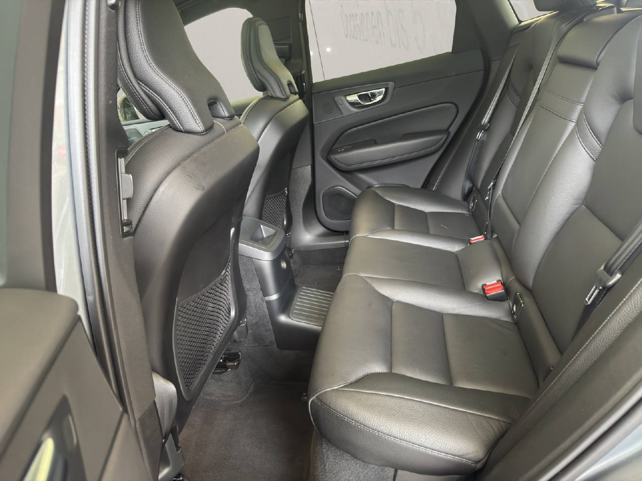 VOLVO XC60 2.0 T8 TE R-Design eAWD-image-19