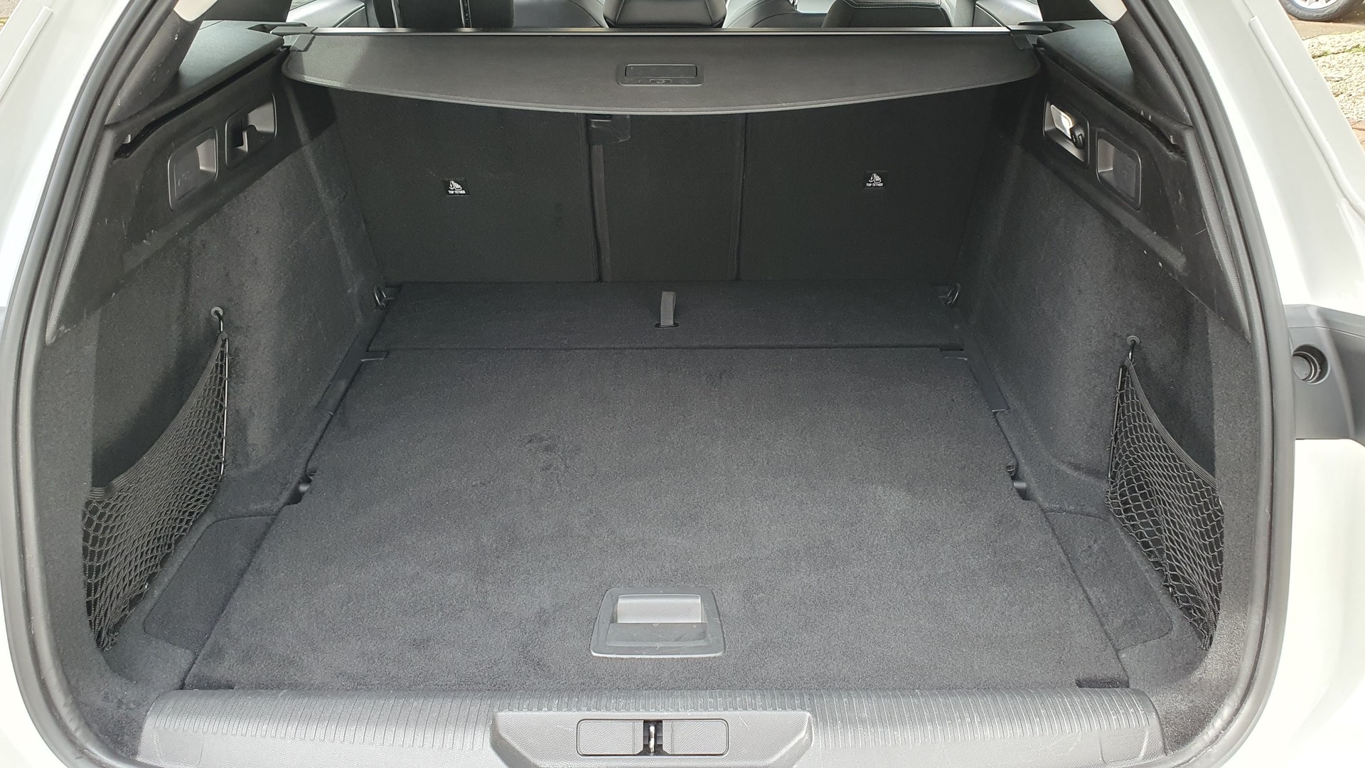 PEUGEOT 308 1.6 PHEV 225 GT / Helvetia-image-13