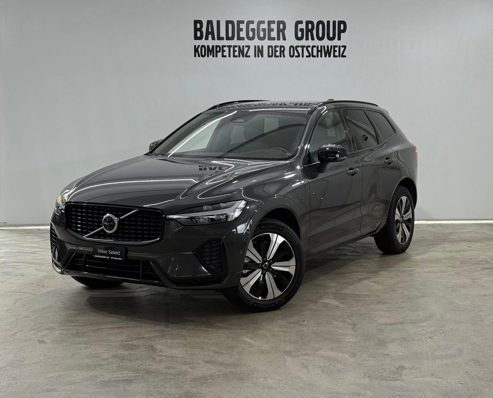 VOLVO XC60 2.0 T6 TE Plus Dark eAWD-image-0