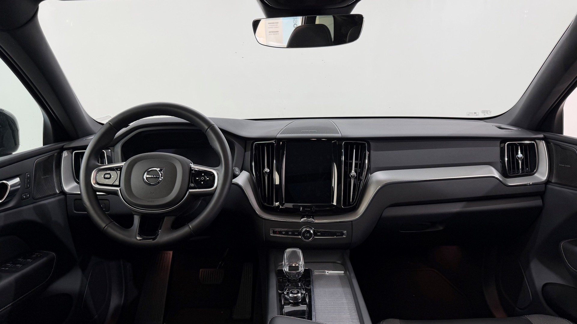 VOLVO XC60 2.0 T6 TE Plus Dark eAWD-image-5