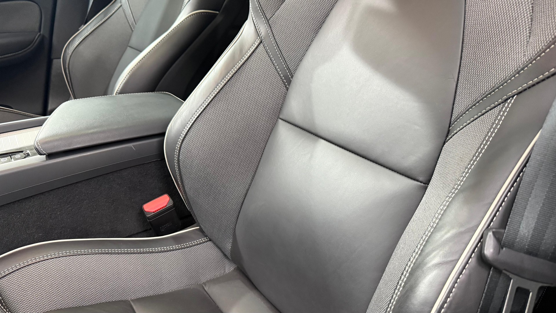 VOLVO XC60 2.0 T6 TE Plus Dark eAWD-image-13