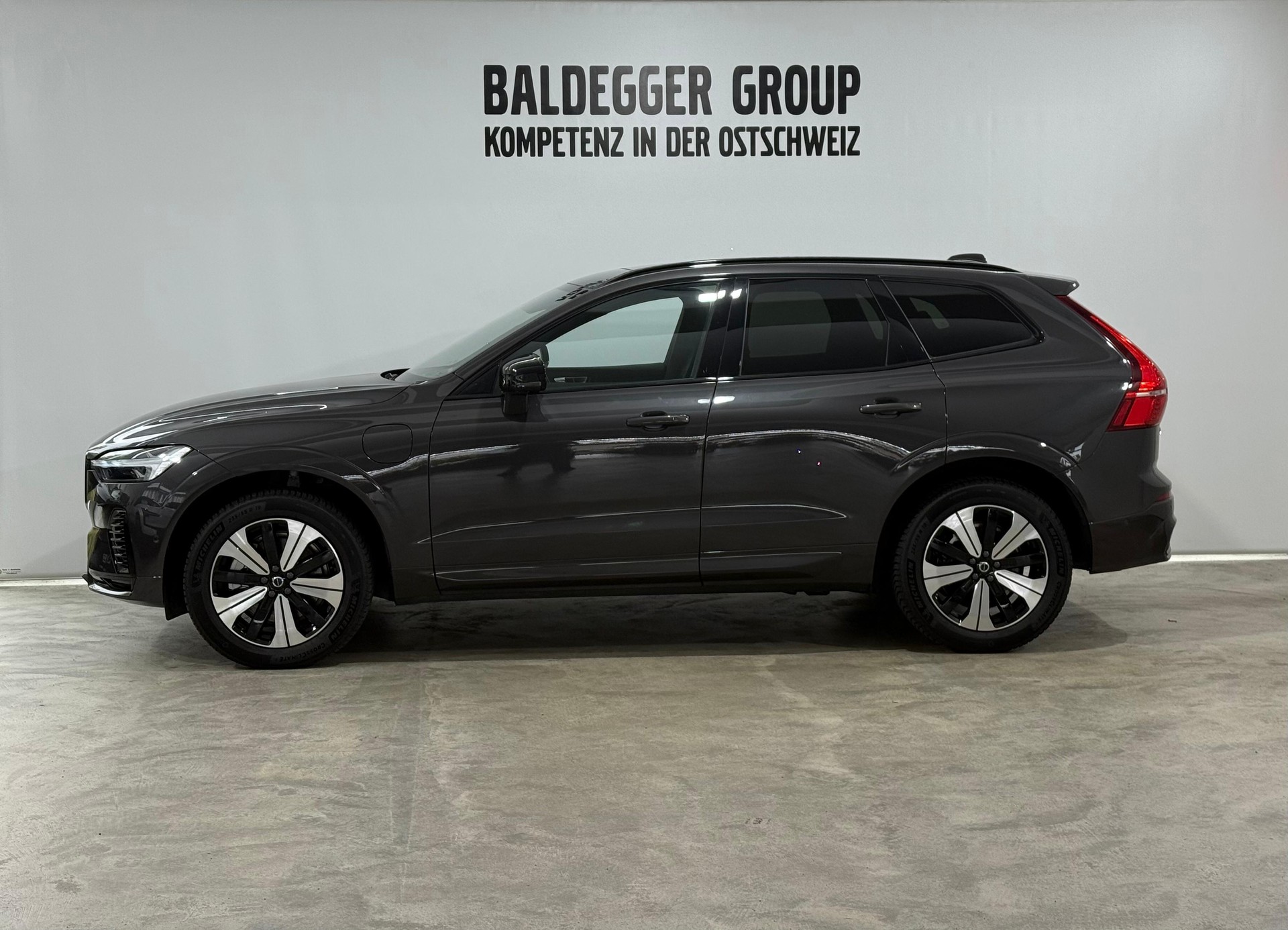 VOLVO XC60 2.0 T6 TE Plus Dark eAWD-image-1