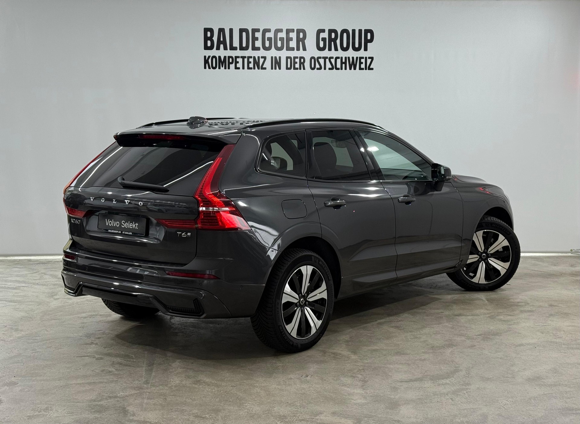 VOLVO XC60 2.0 T6 TE Plus Dark eAWD-image-2