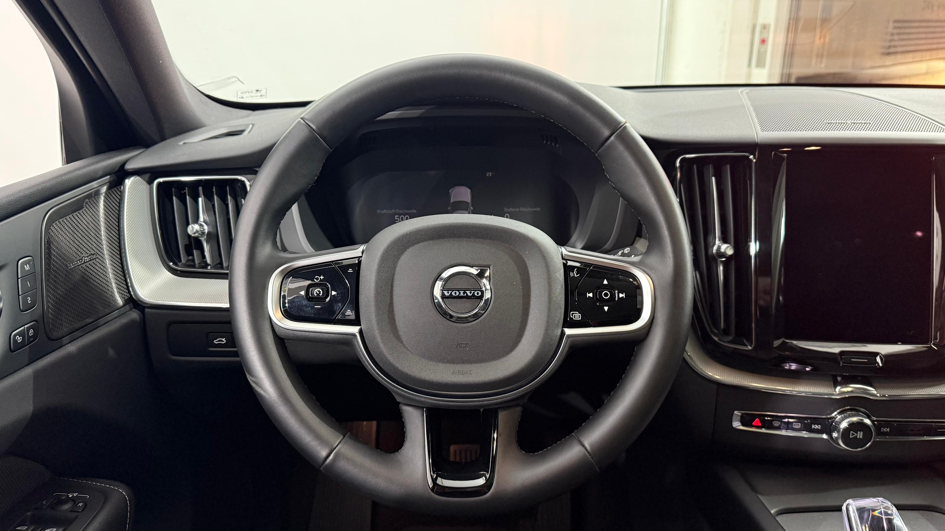 VOLVO XC60 2.0 T6 TE Plus Dark eAWD-image-12