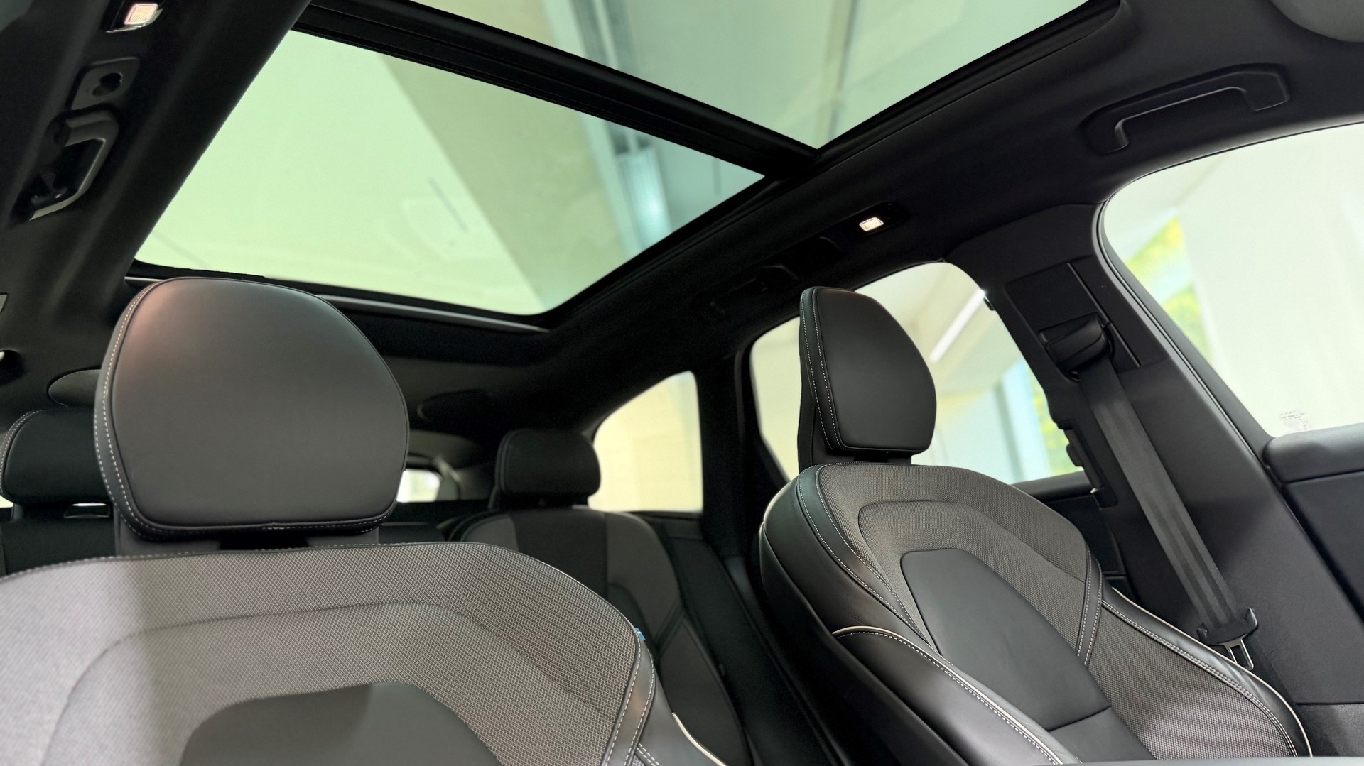 VOLVO XC60 2.0 T6 TE Plus Dark eAWD-image-18