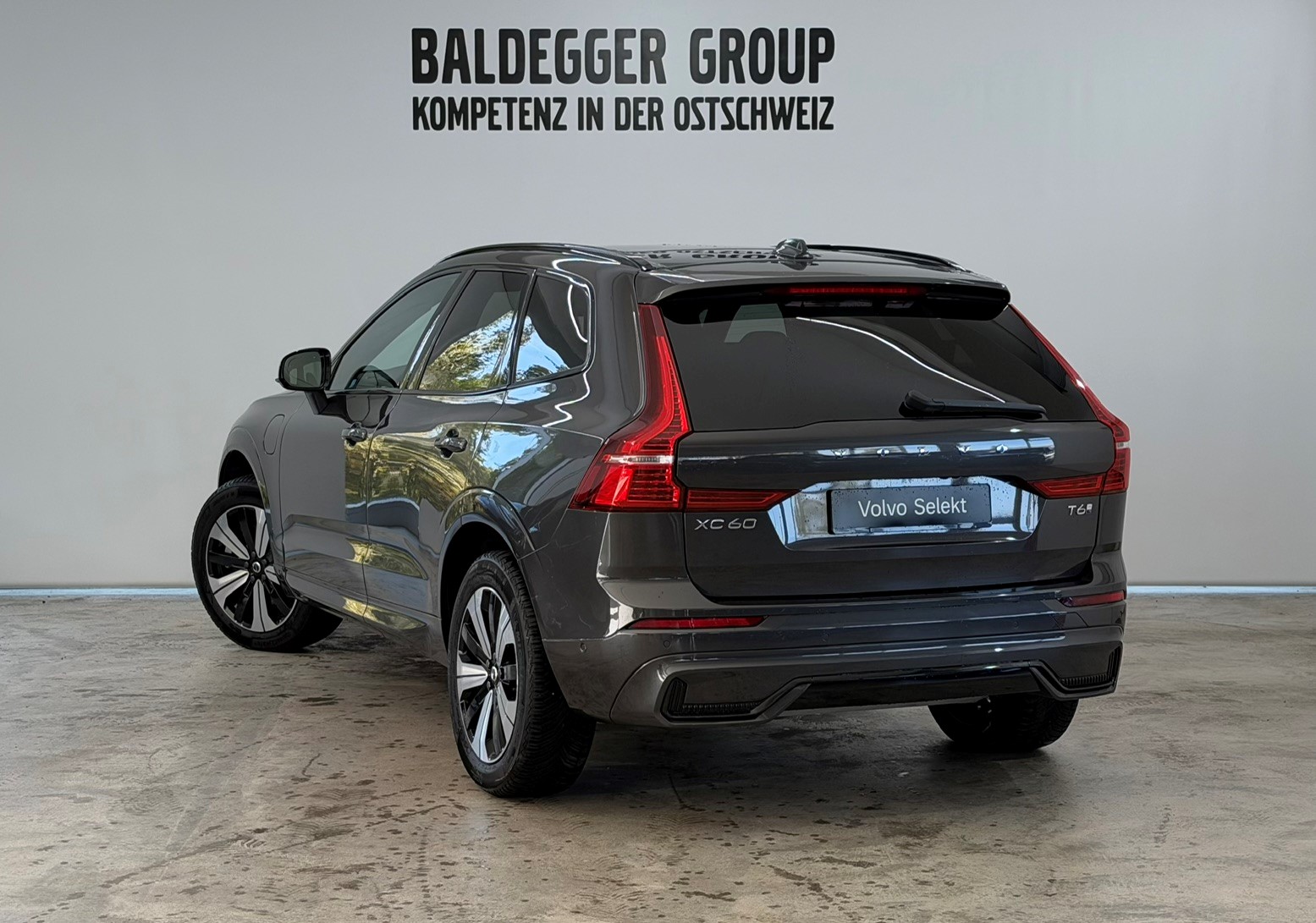 VOLVO XC60 2.0 T6 TE Plus Dark eAWD-image-1