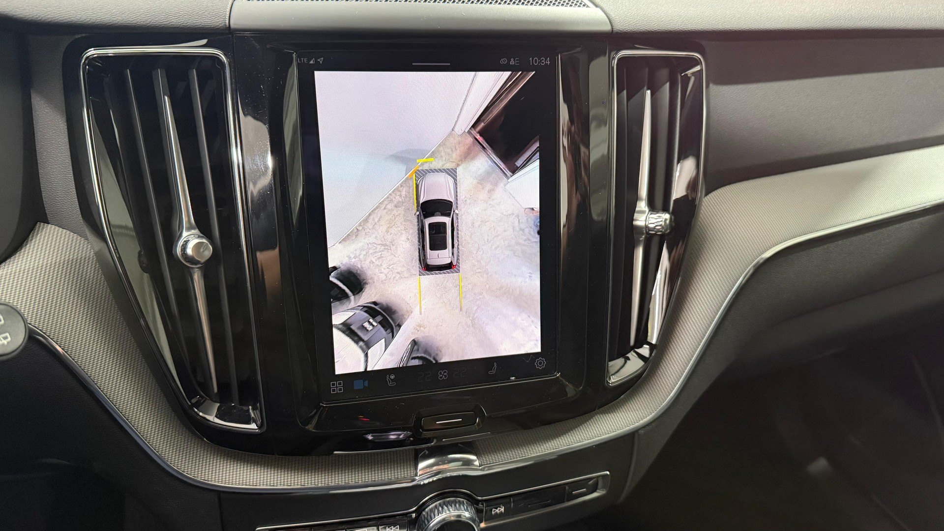 VOLVO XC60 2.0 T6 TE Plus Dark eAWD-image-8