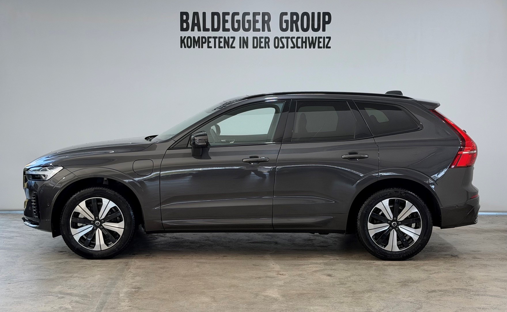 VOLVO XC60 2.0 T6 TE Plus Dark eAWD-image-2
