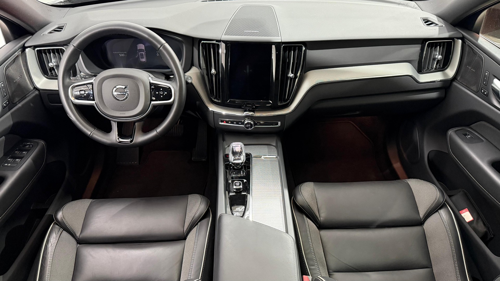 VOLVO XC60 2.0 T6 TE Plus Dark eAWD-image-4