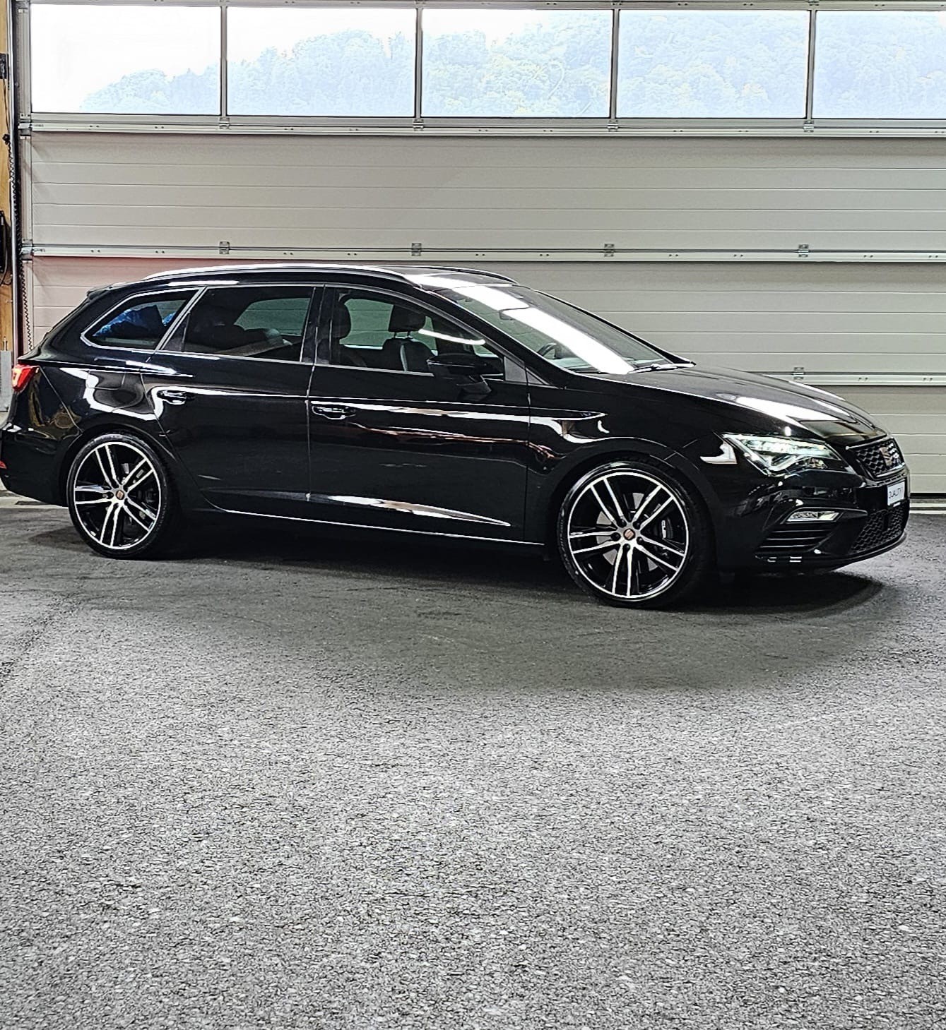SEAT Leon ST 2.0 TSI Cupra 300 4 Drive DSG-image-5