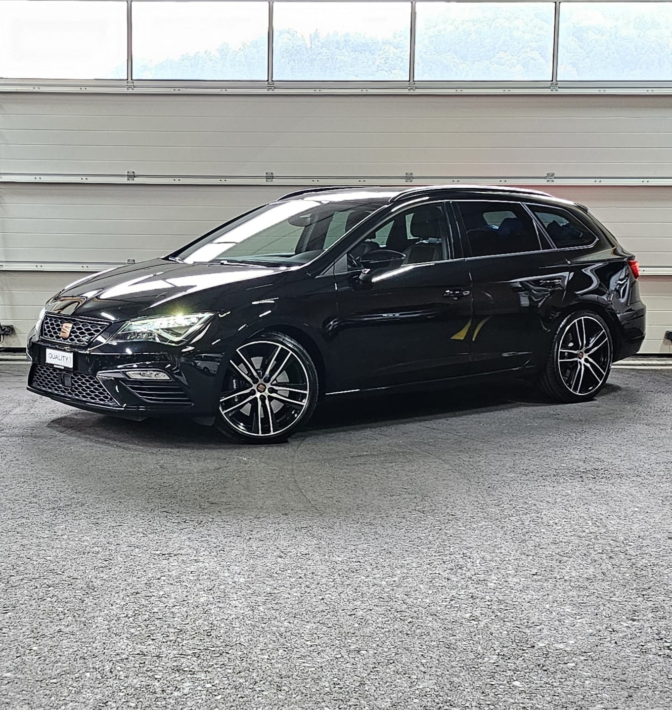 SEAT Leon ST 2.0 TSI Cupra 300 4 Drive DSG-image-0