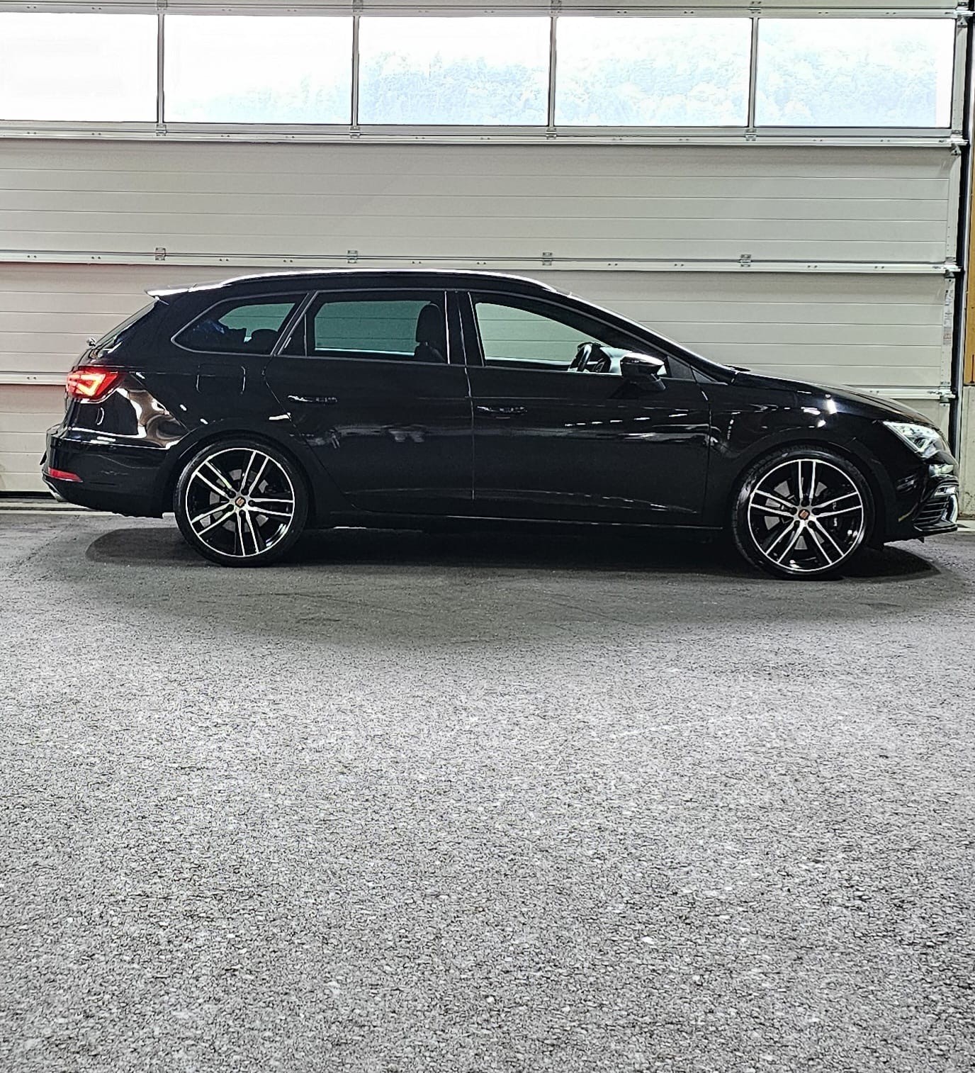 SEAT Leon ST 2.0 TSI Cupra 300 4 Drive DSG-image-4