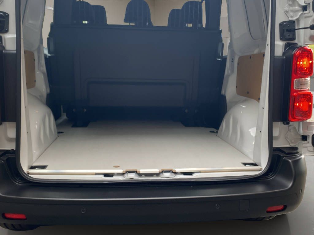 PEUGEOT Expert Fourgon Standard Double Cabine Diesel 120ch Manuelle-image-9