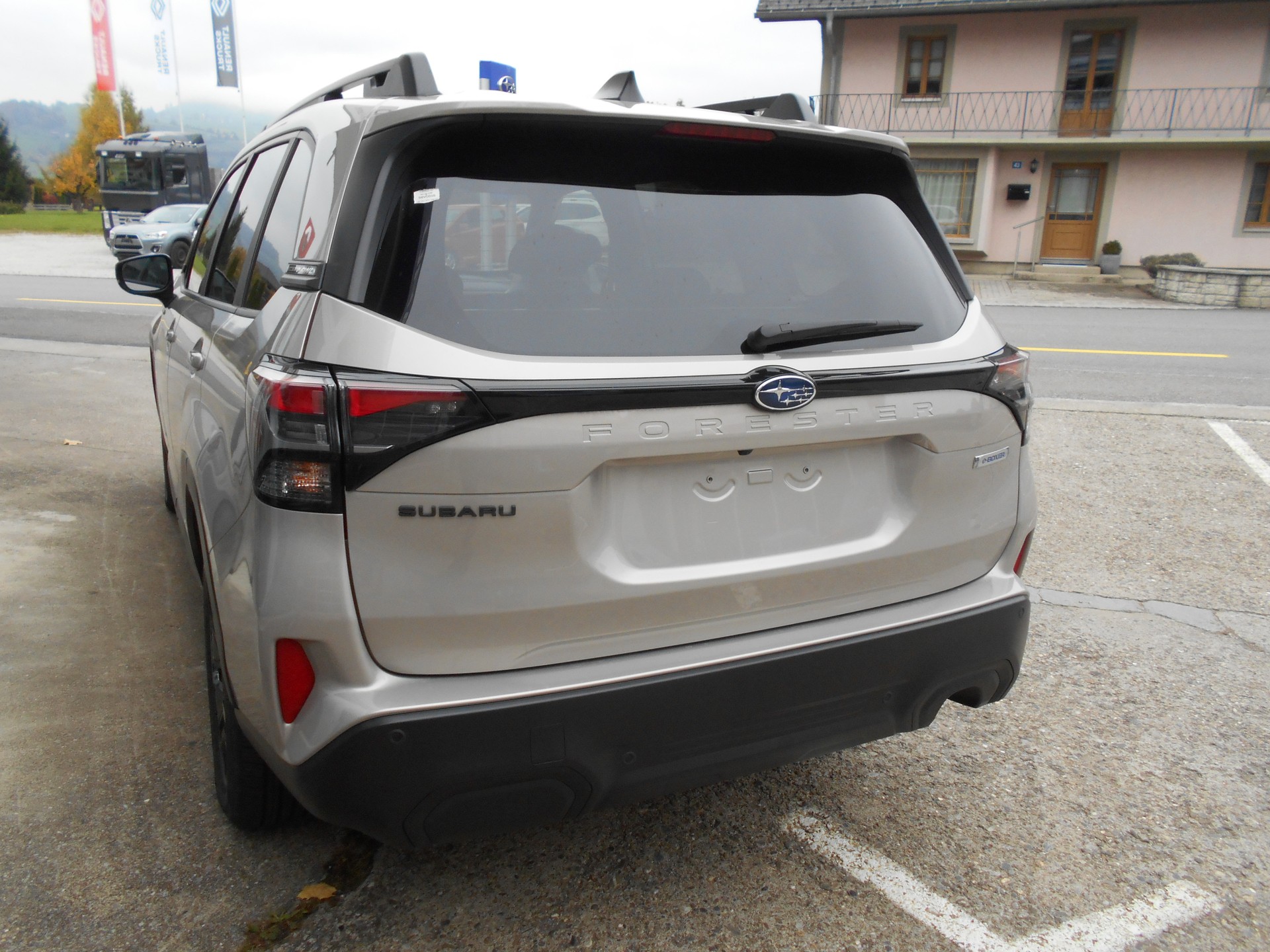 SUBARU Forester 2.0i e-Boxer Swiss Plus Lineartronic-image-6