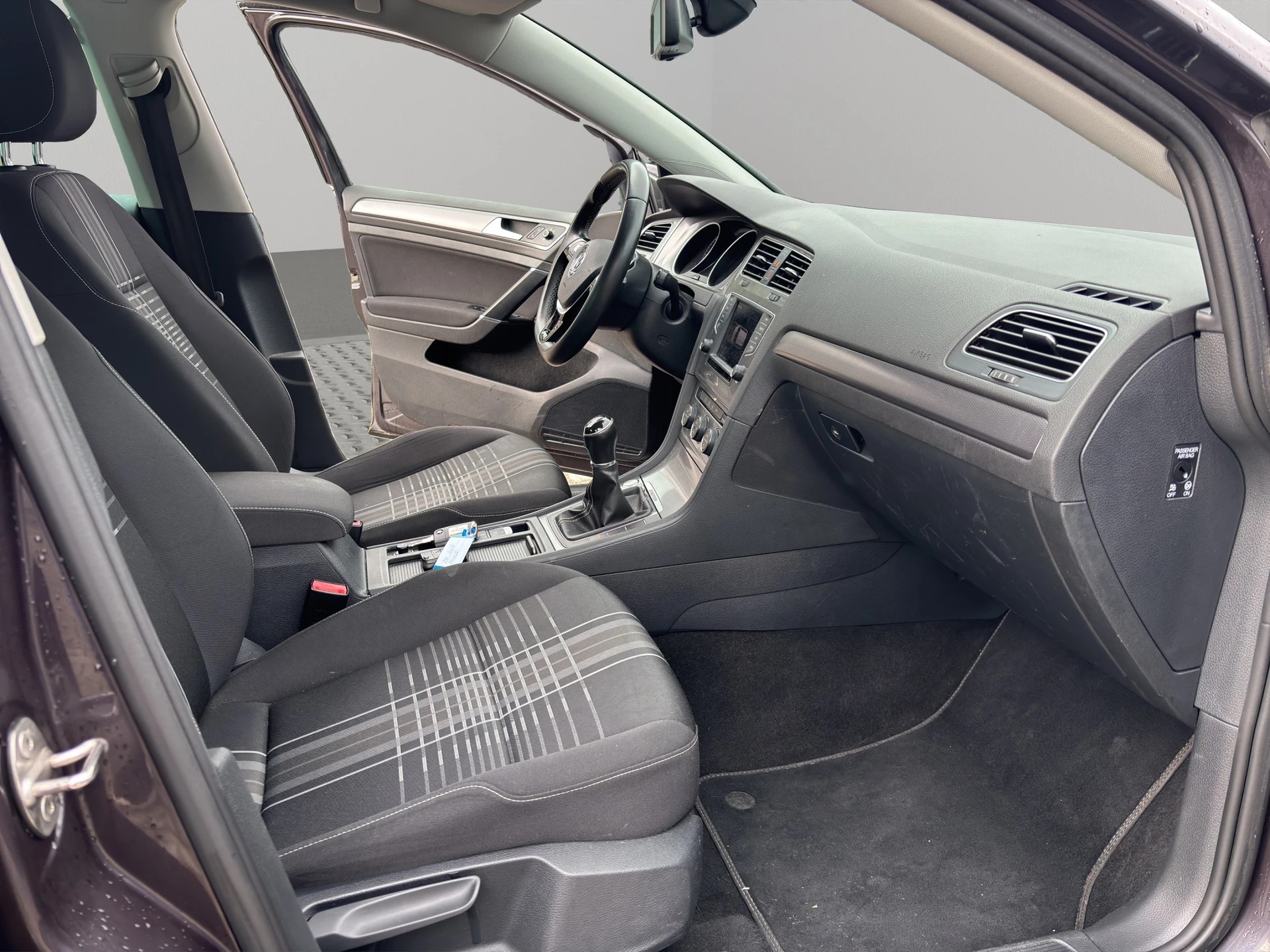 VW Golf Variant 2.0 TDI Lounge 4Motion-image-12