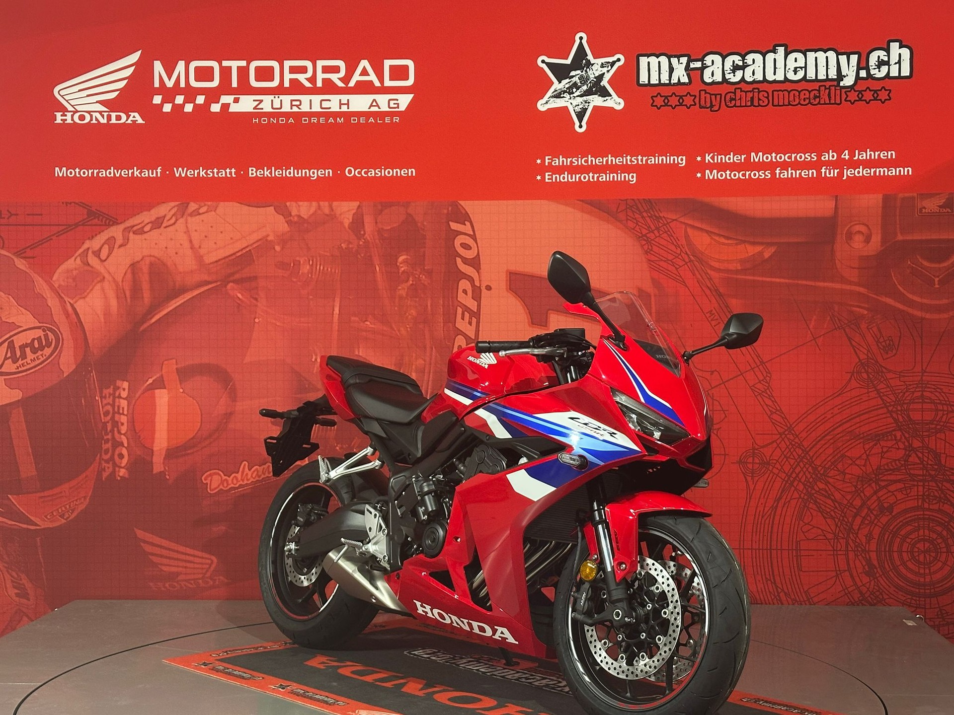 HONDA CBR 650 R E-Clutch**Modell 2026*Neufahrzeug**Grand Prix Red**Jetzt reservieren möglich*-showroom-element-3
