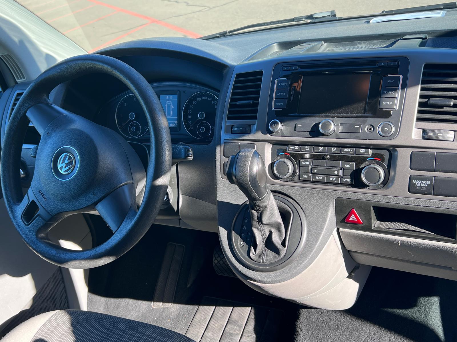 VW Caravelle-image-1