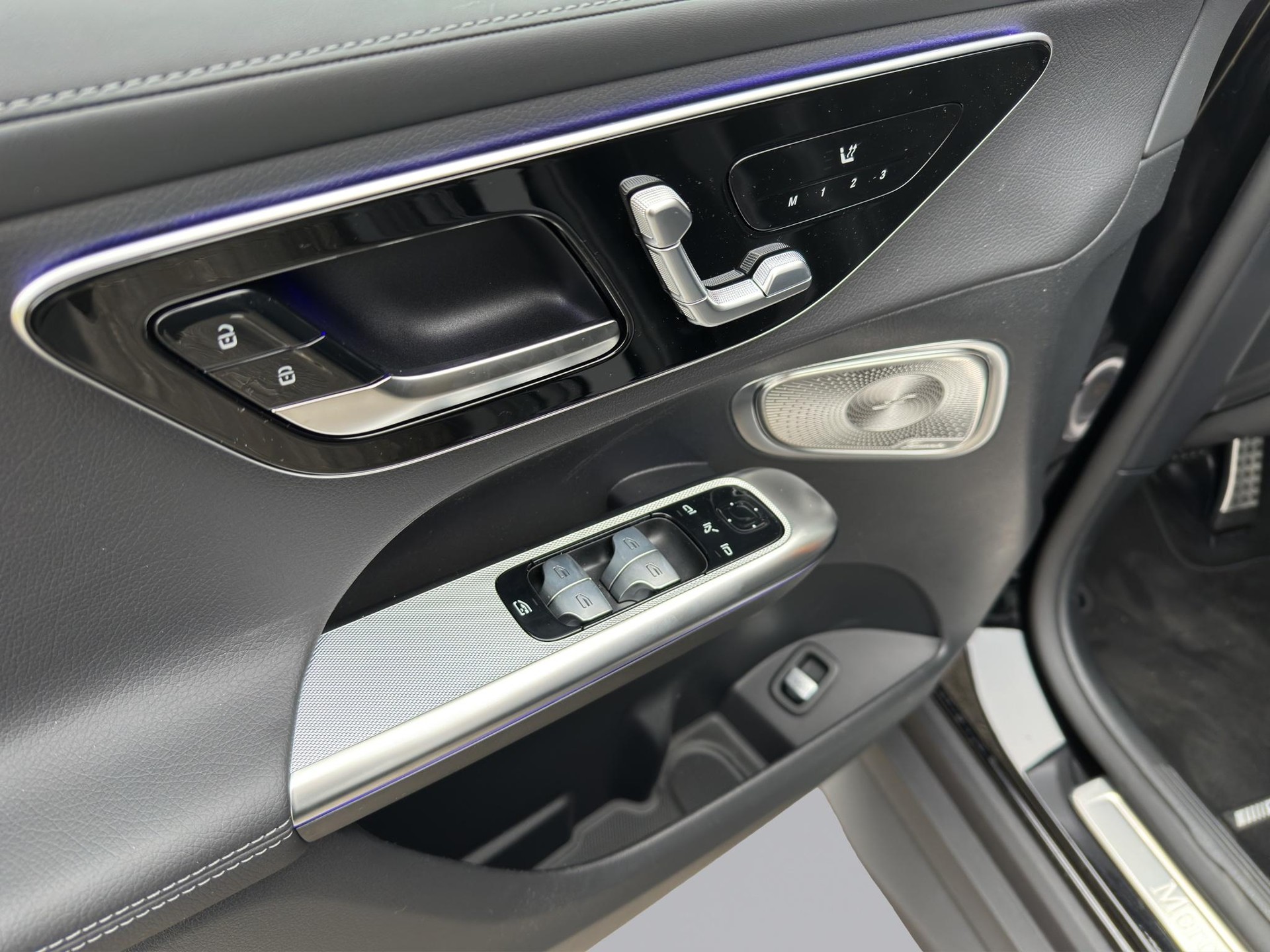 MERCEDES-BENZ GLC 220 d AMG Line 4matic-image-11