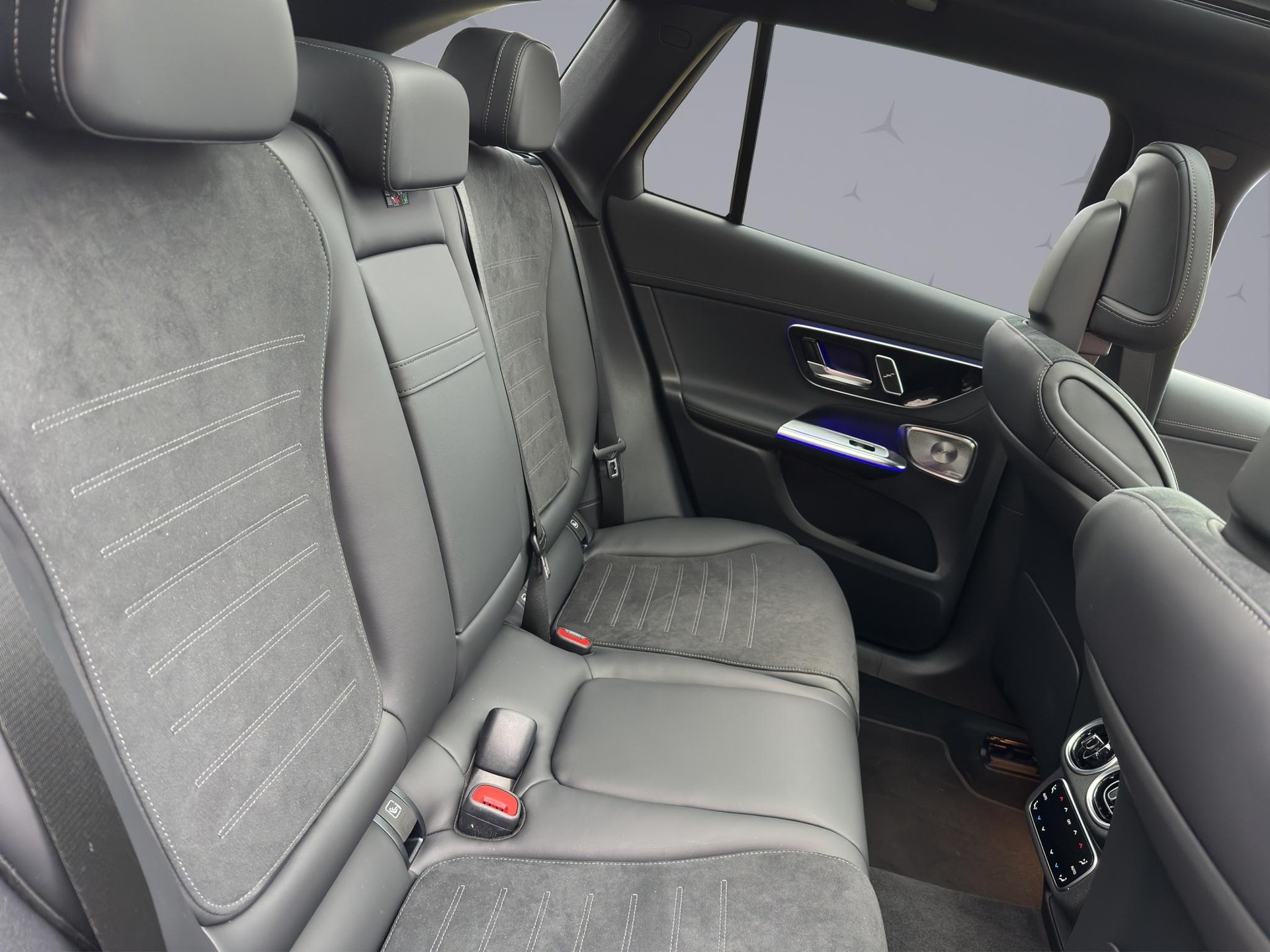 MERCEDES-BENZ GLC 220 d AMG Line 4matic-image-18