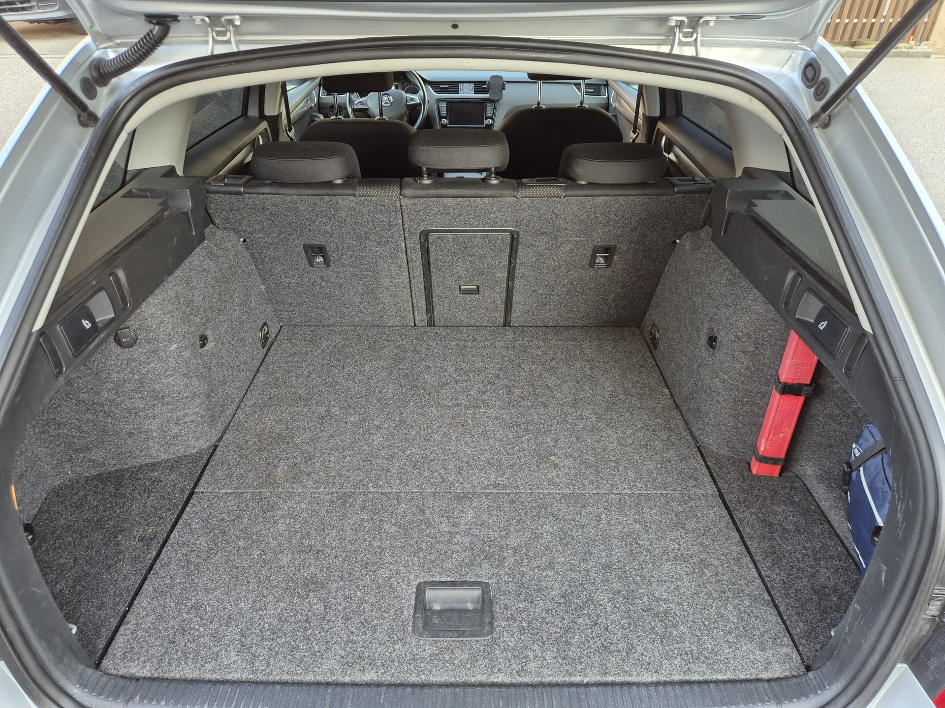 SKODA Octavia Combi 2.0 TDI Scout 4x4 DSG-image-8